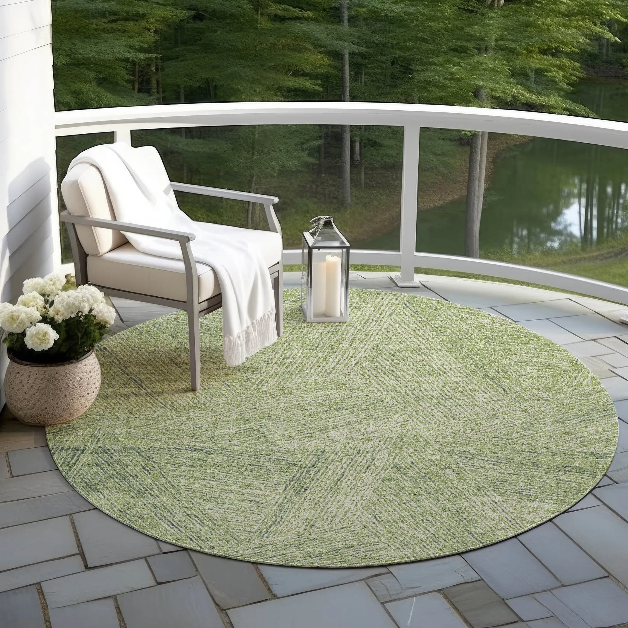Machine Washable Indoor/ Outdoor Solid Geo Chantille Rug