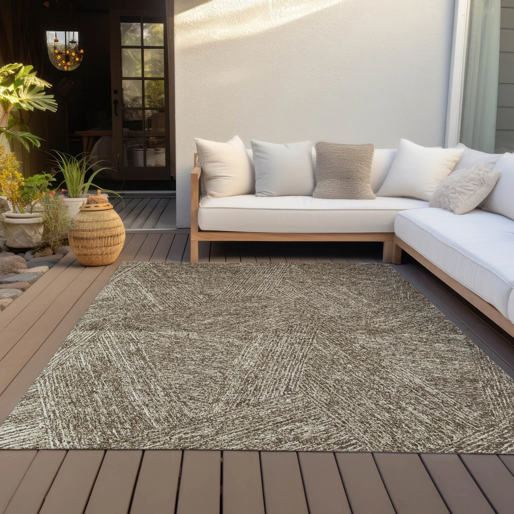 Machine Washable Indoor/ Outdoor Solid Geo Chantille Rug