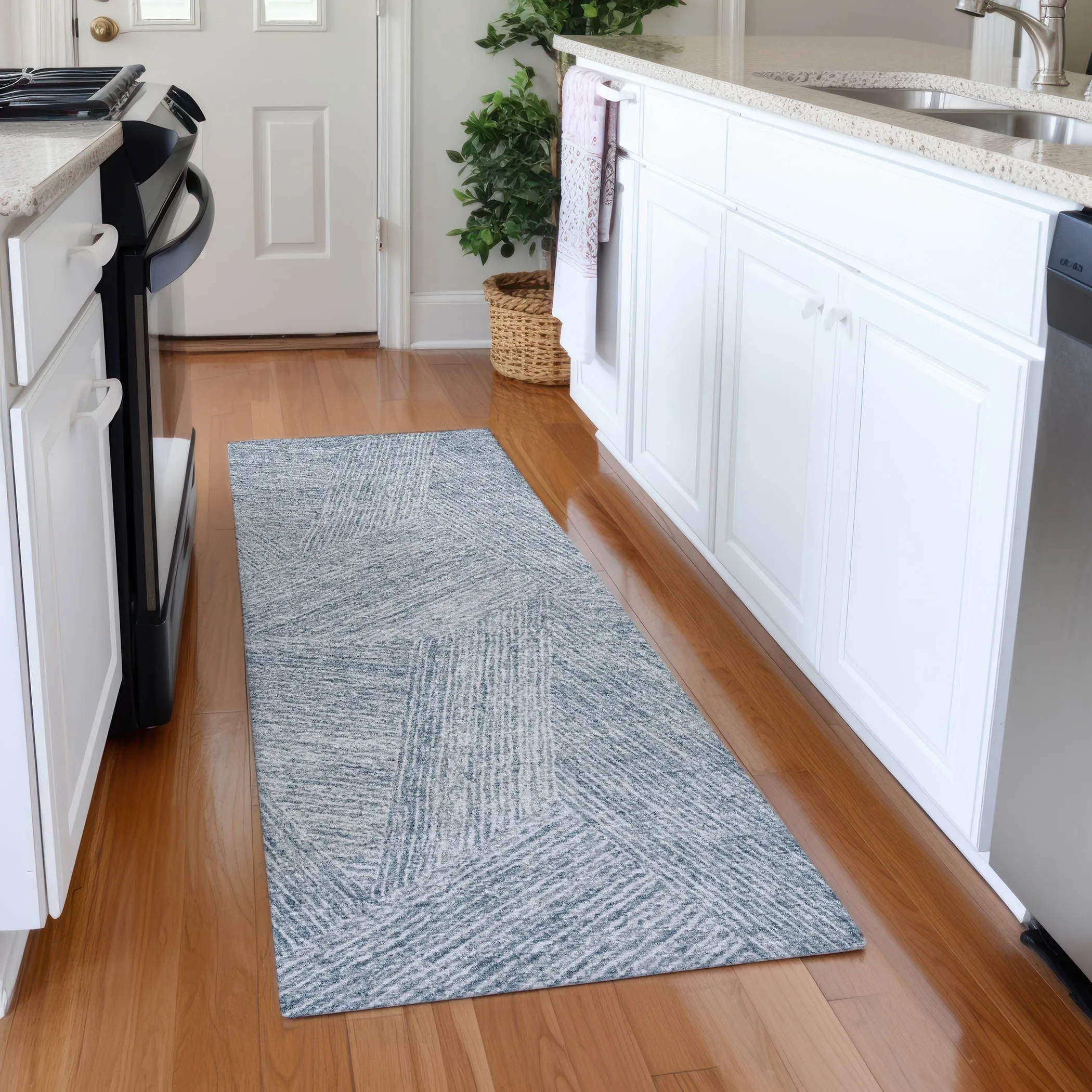 Machine Washable Indoor/ Outdoor Solid Geo Chantille Rug