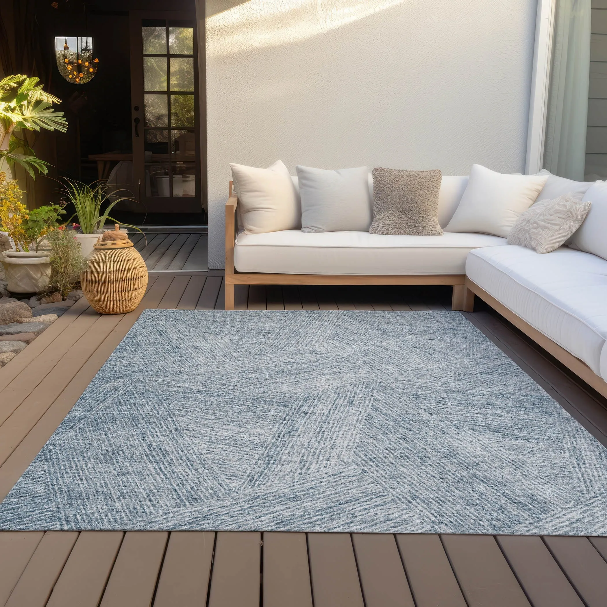 Machine Washable Indoor/ Outdoor Solid Geo Chantille Rug