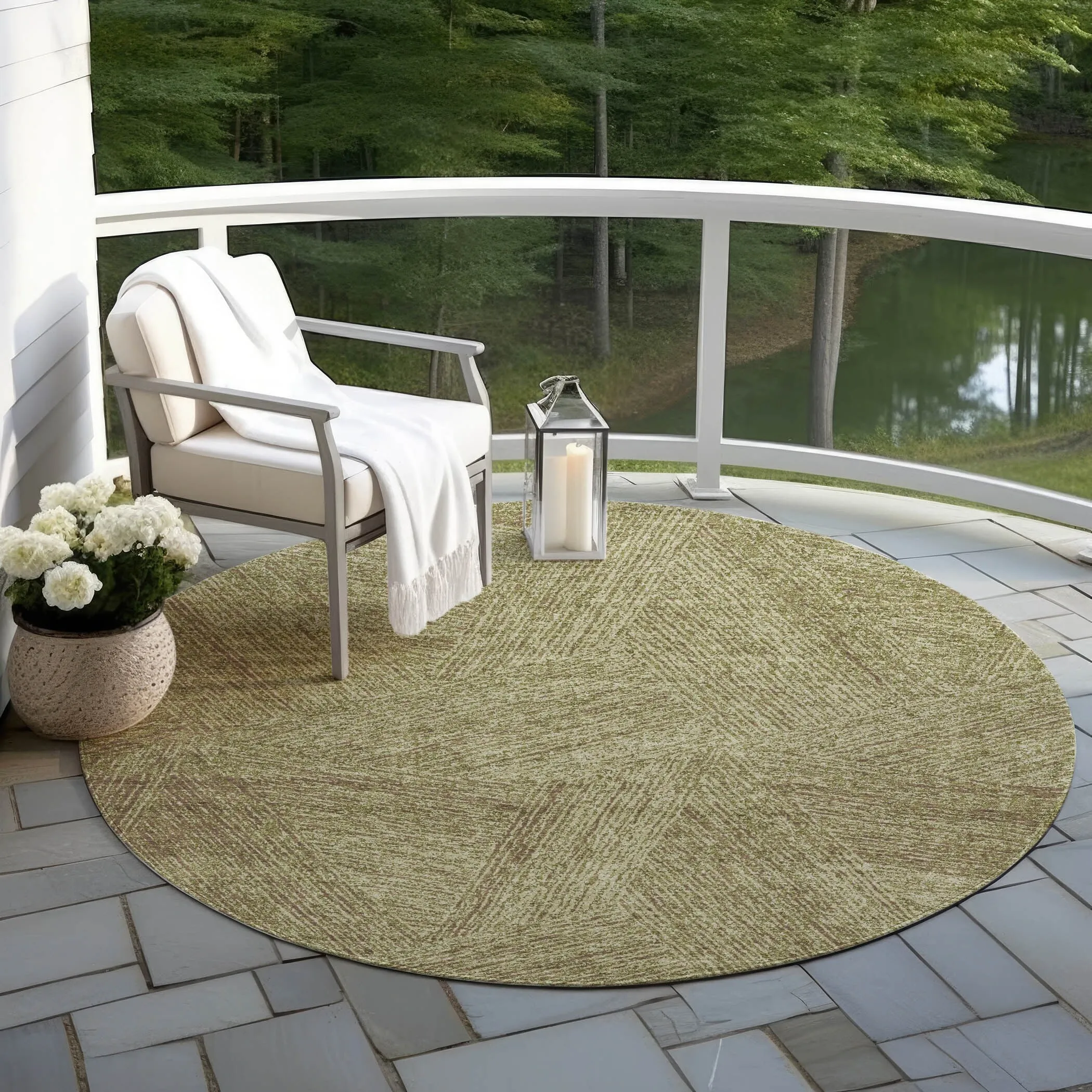 Machine Washable Indoor/ Outdoor Solid Geo Chantille Rug