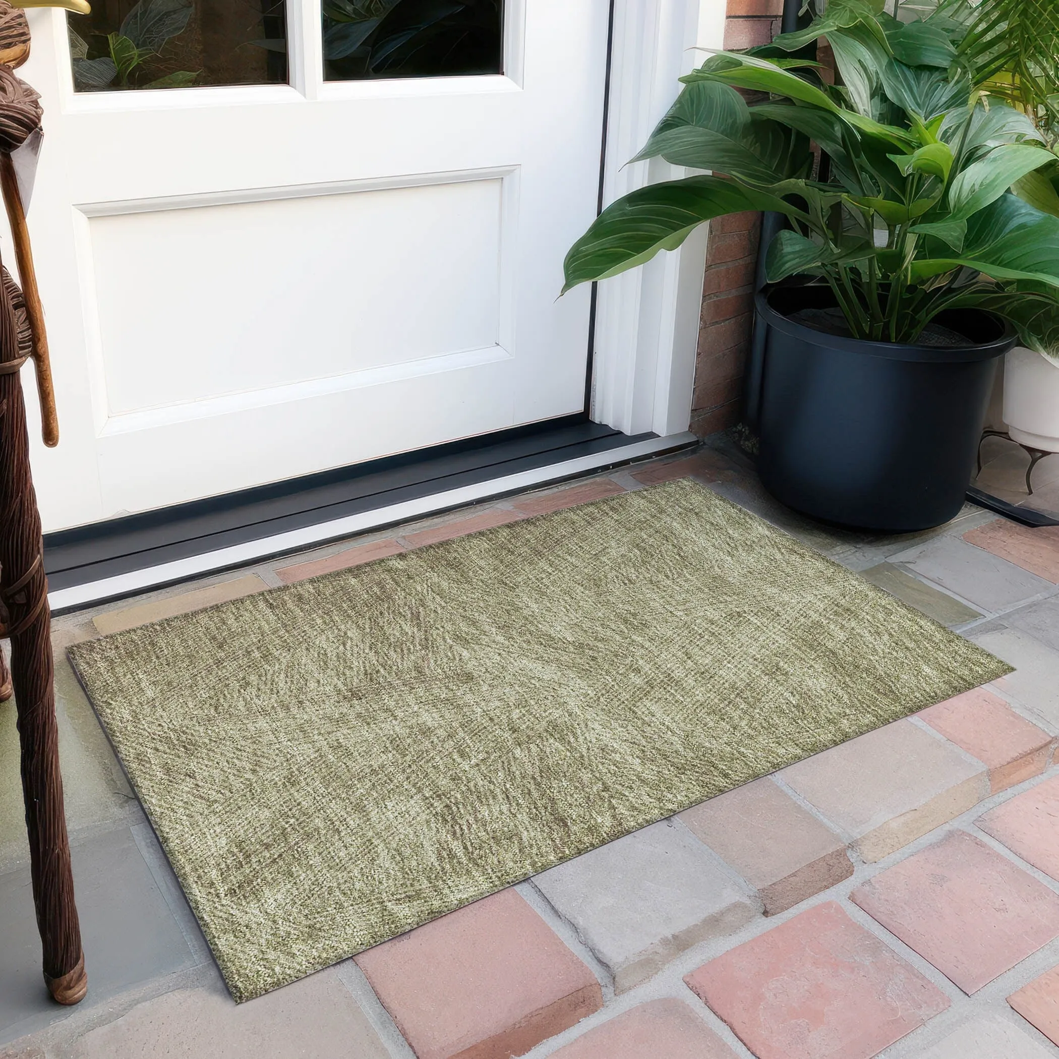 Machine Washable Indoor/ Outdoor Solid Geo Chantille Rug