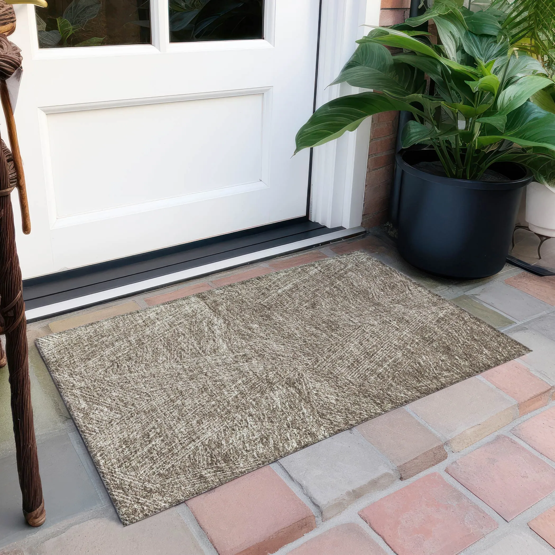 Machine Washable Indoor/ Outdoor Solid Geo Chantille Rug