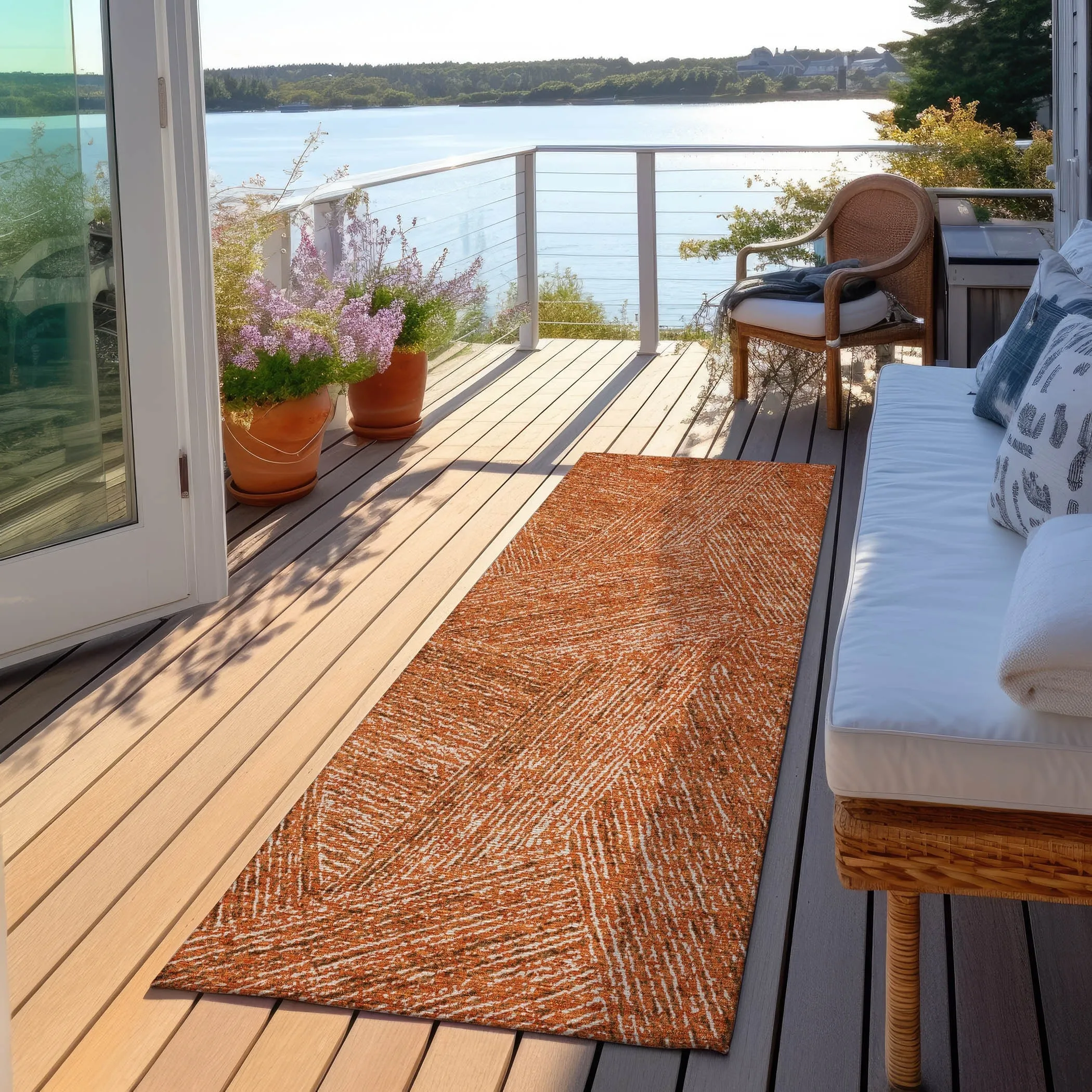 Machine Washable Indoor/ Outdoor Solid Geo Chantille Rug