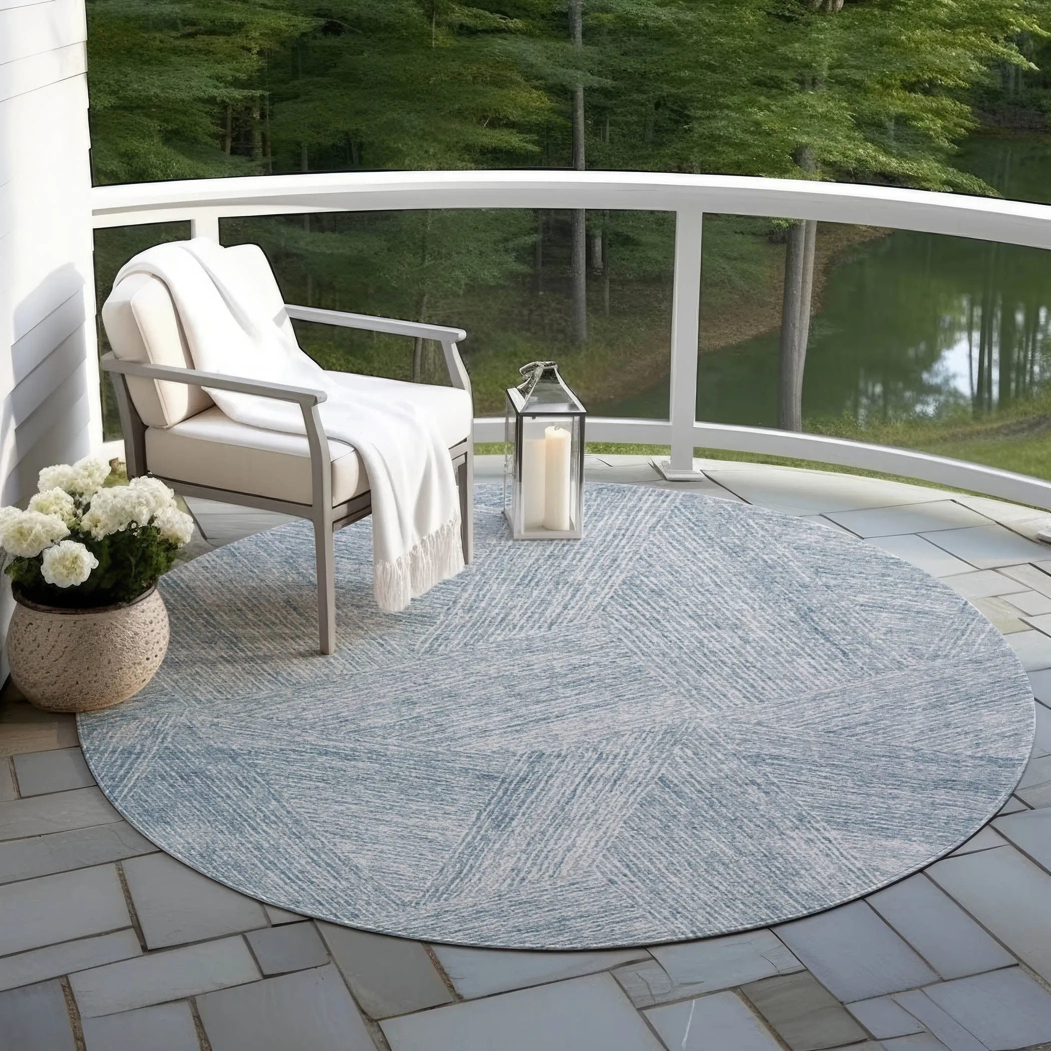 Machine Washable Indoor/ Outdoor Solid Geo Chantille Rug