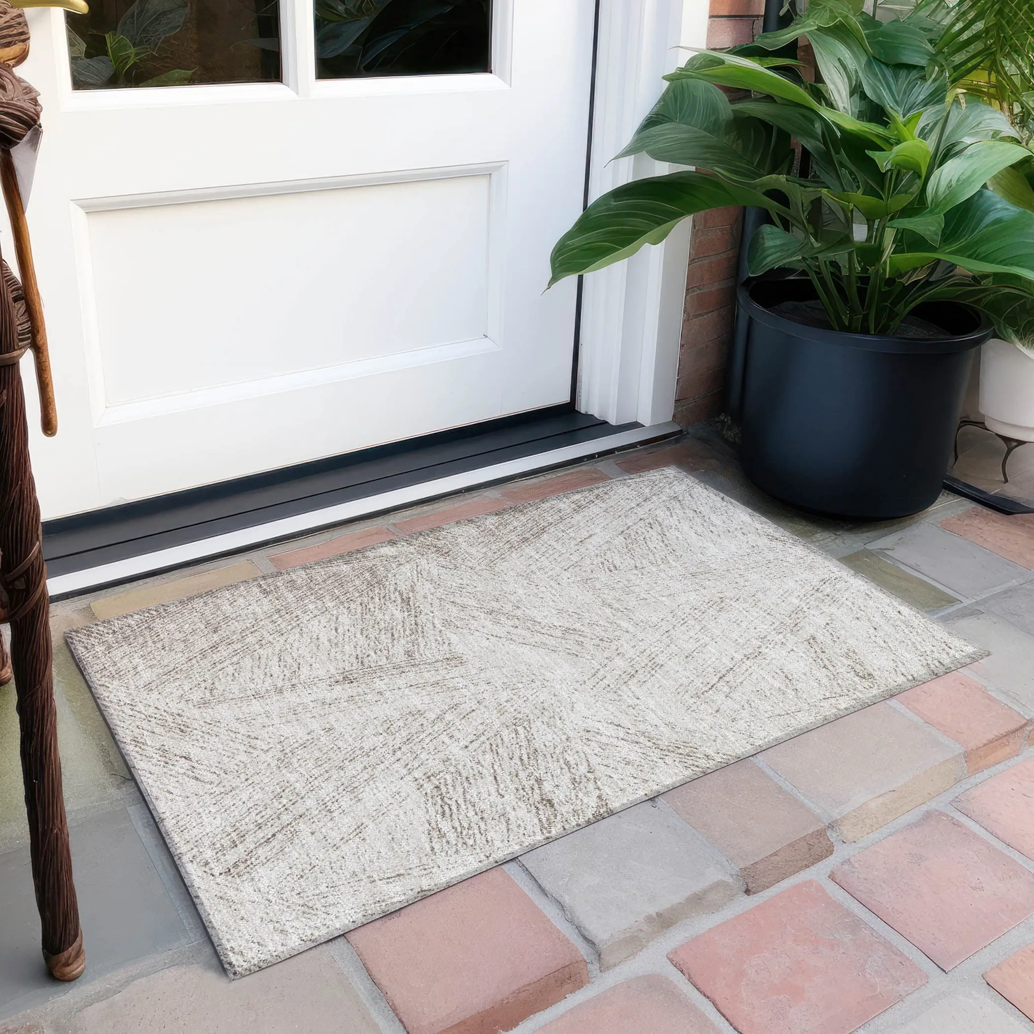 Machine Washable Indoor/ Outdoor Solid Geo Chantille Rug