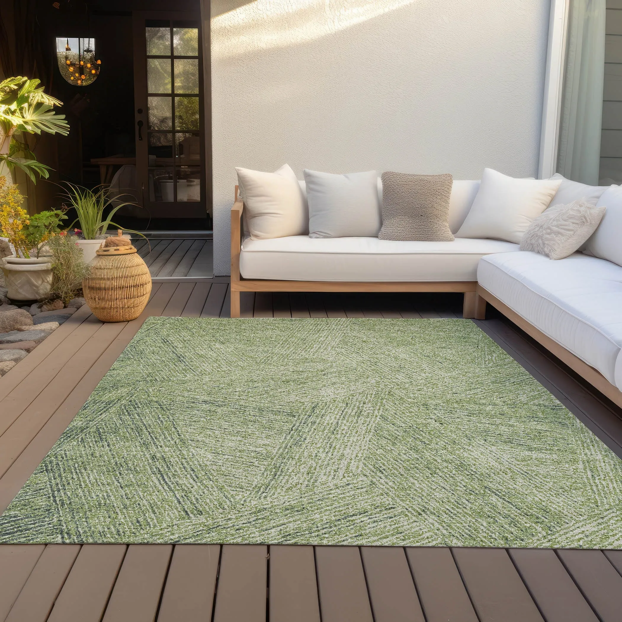 Machine Washable Indoor/ Outdoor Solid Geo Chantille Rug
