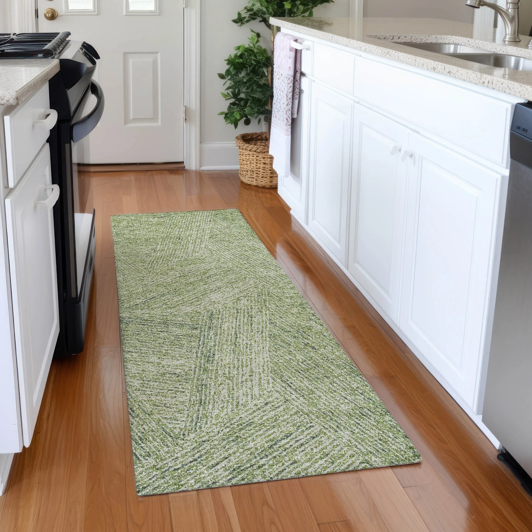 Machine Washable Indoor/ Outdoor Solid Geo Chantille Rug