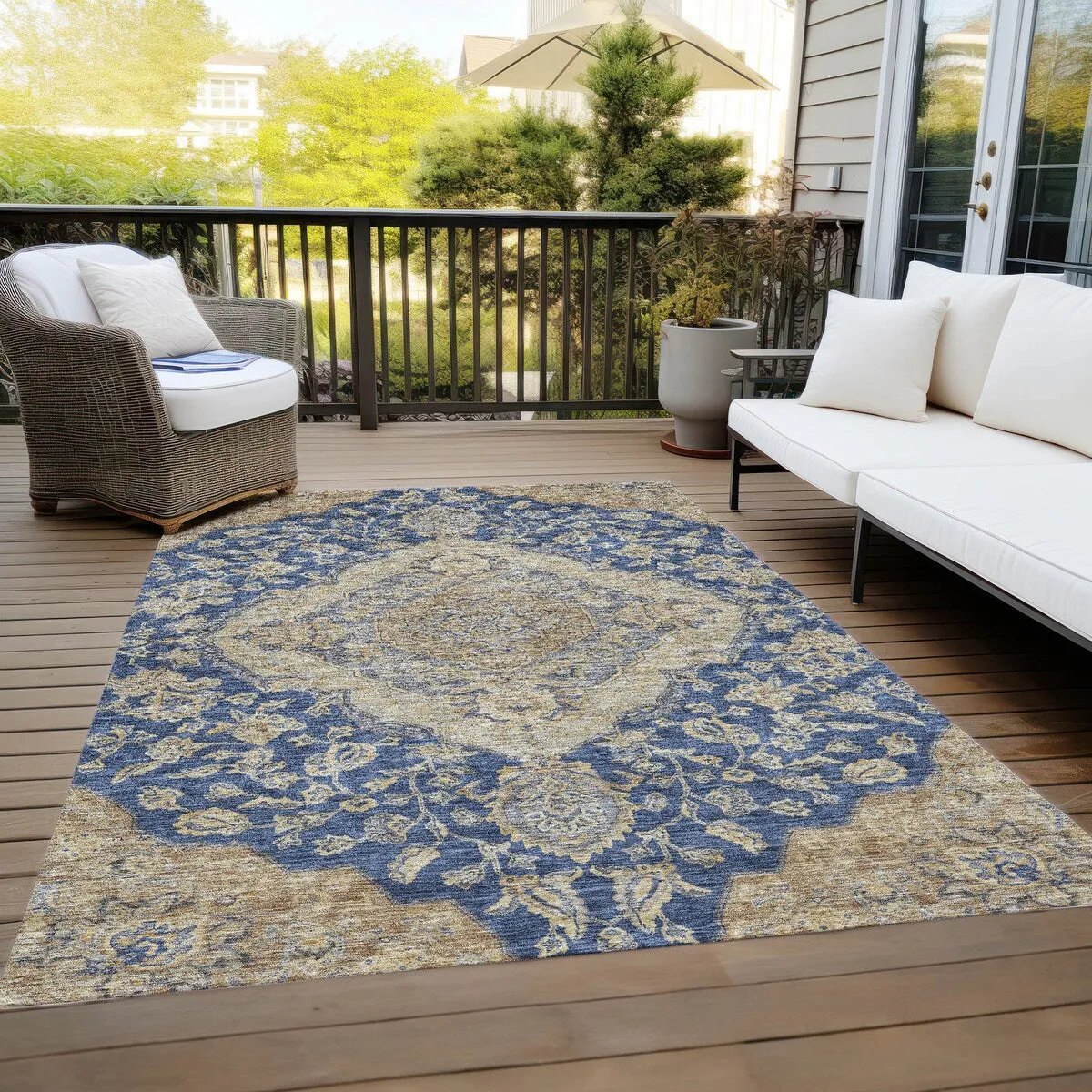 Machine Washable Indoor/ Outdoor Traditional Medallion Chantille Rug