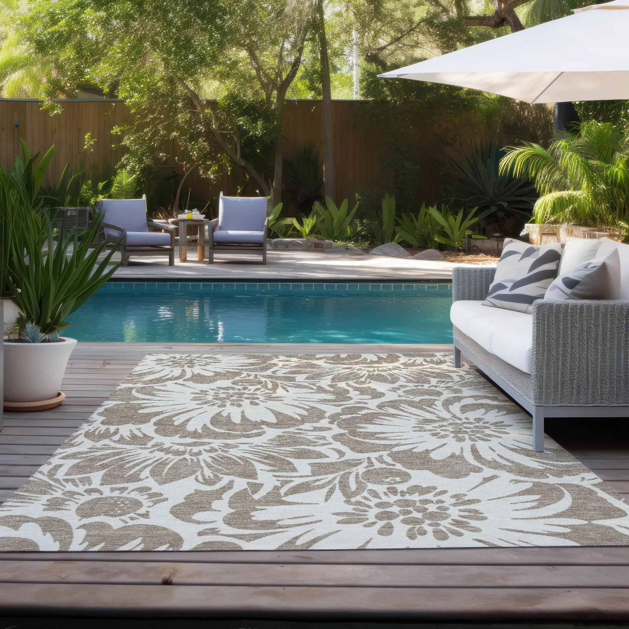 Machine Washable Indoor/ Outdoor Whimsy Floral Chantille Rug