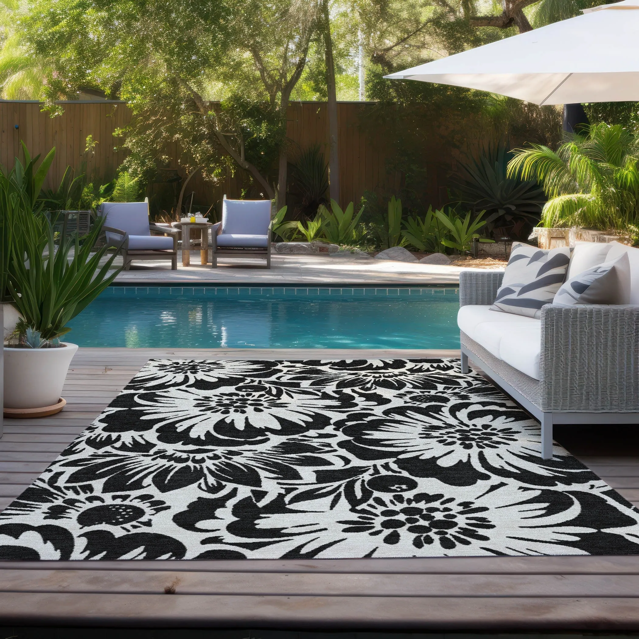 Machine Washable Indoor/ Outdoor Whimsy Floral Chantille Rug