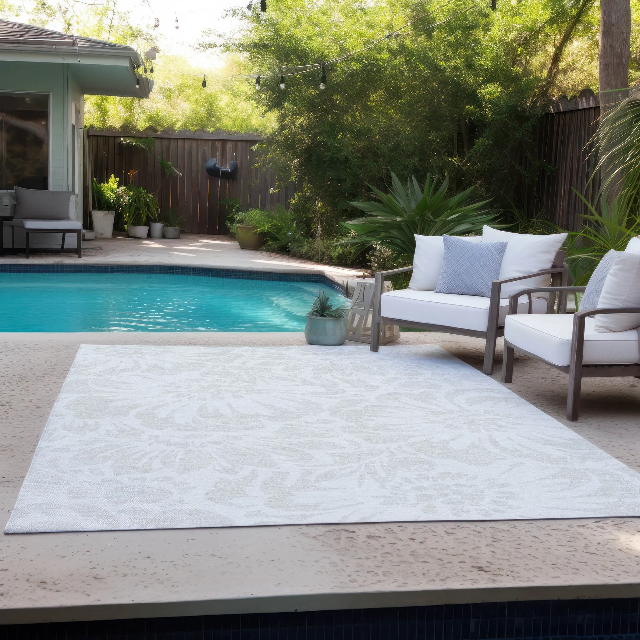 Machine Washable Indoor/ Outdoor Whimsy Floral Chantille Rug