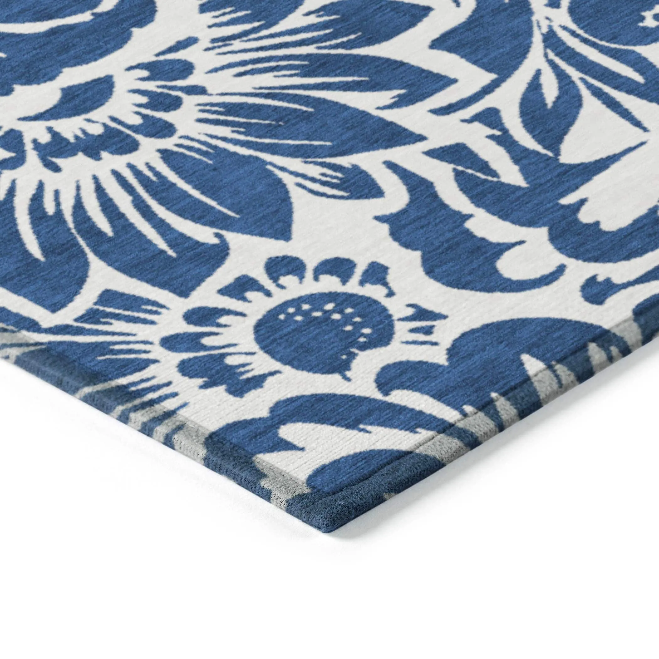 Machine Washable Indoor/ Outdoor Whimsy Floral Chantille Rug