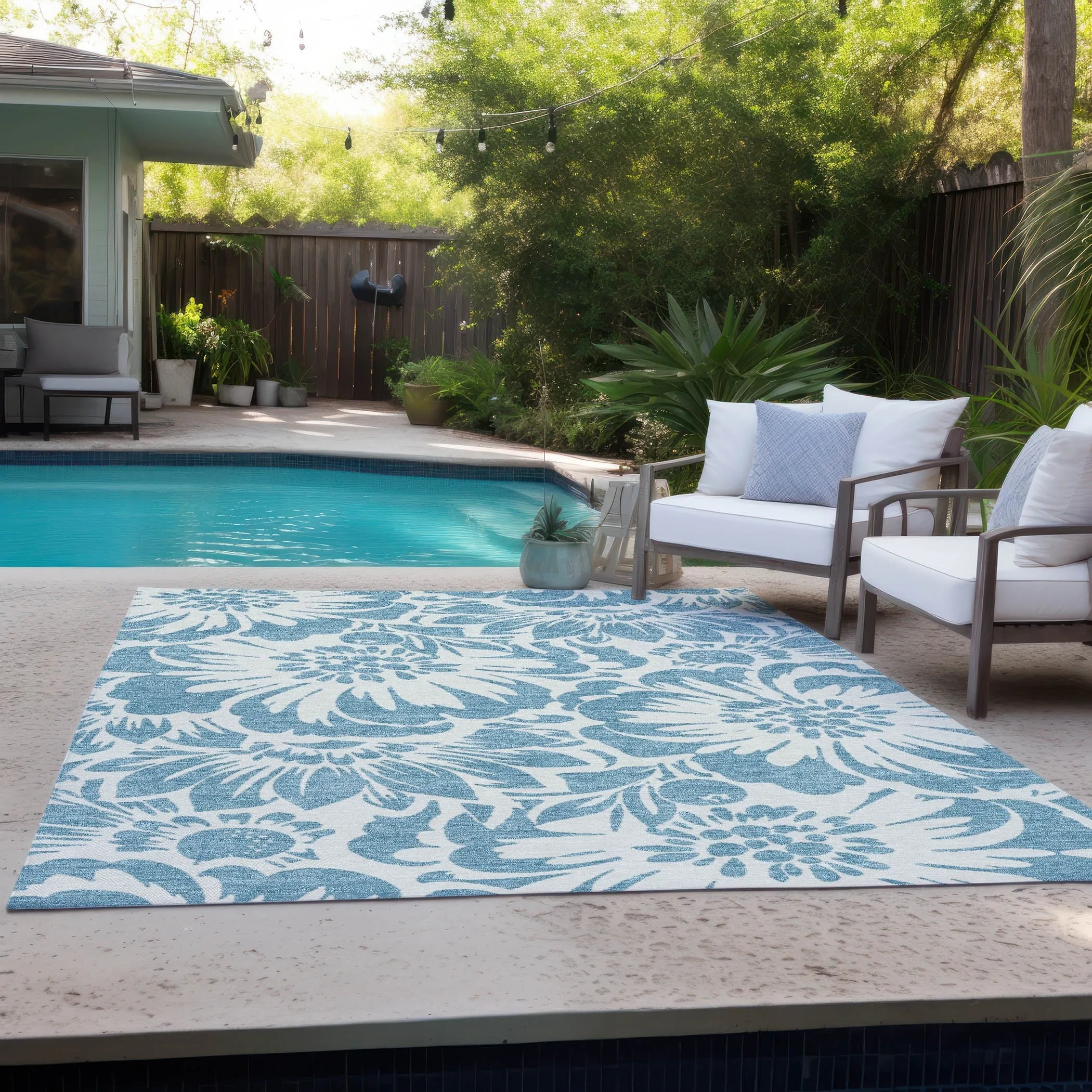 Machine Washable Indoor/ Outdoor Whimsy Floral Chantille Rug