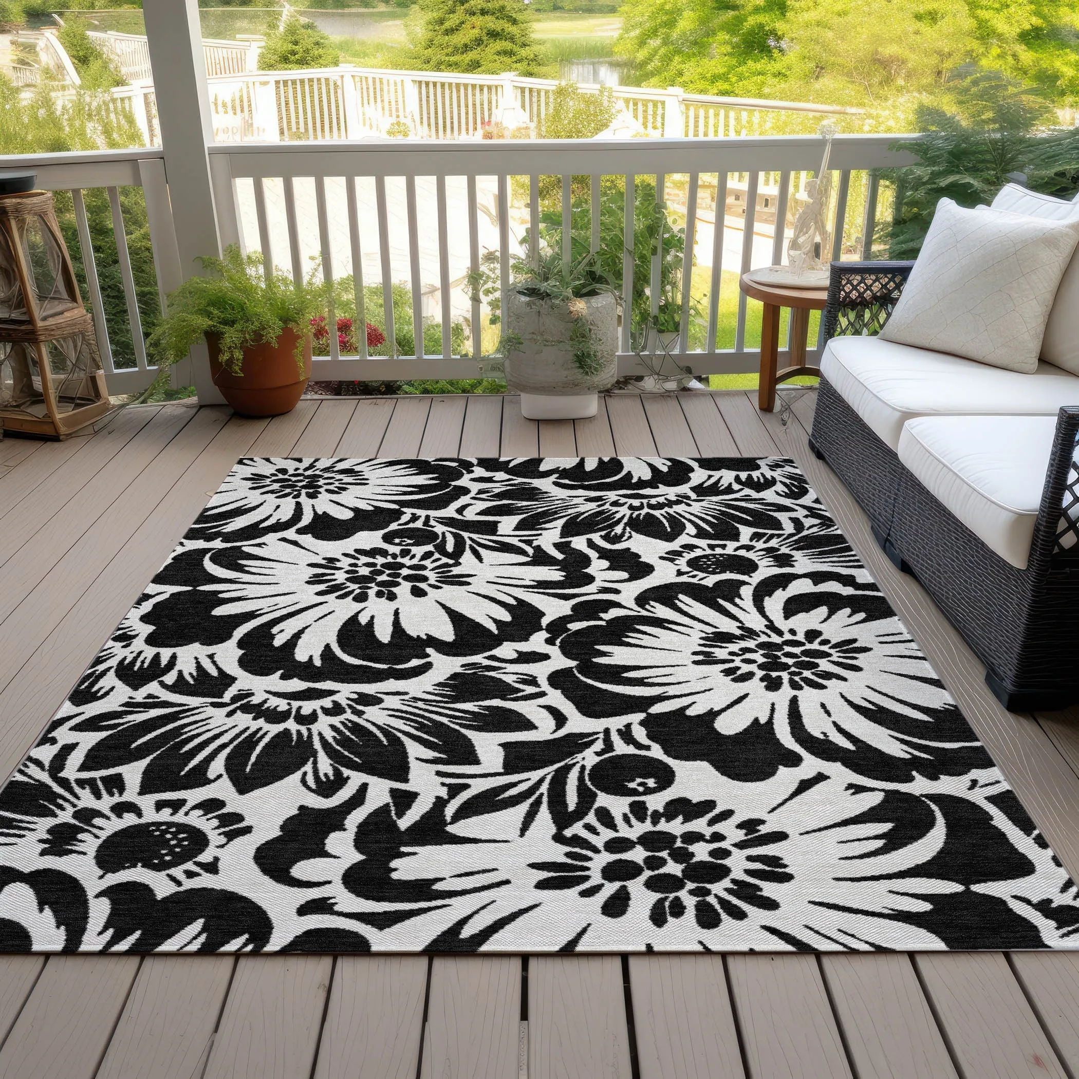 Machine Washable Indoor/ Outdoor Whimsy Floral Chantille Rug