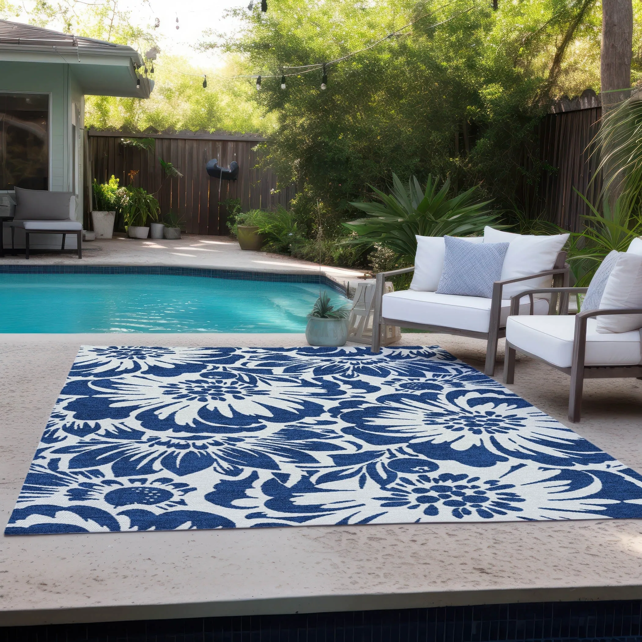 Machine Washable Indoor/ Outdoor Whimsy Floral Chantille Rug