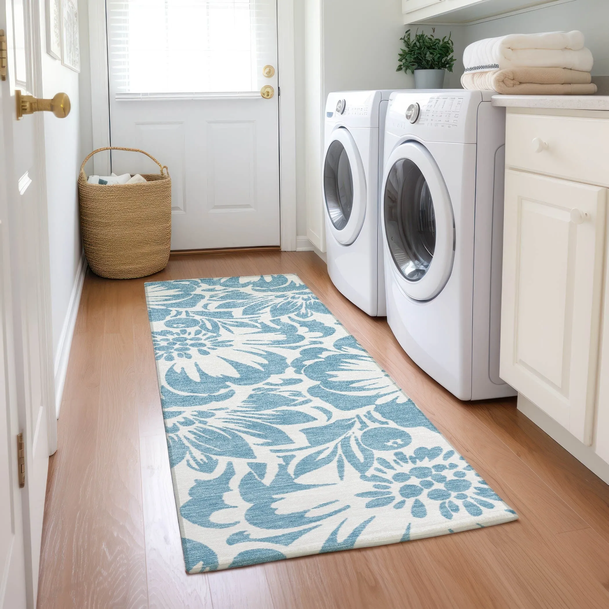 Machine Washable Indoor/ Outdoor Whimsy Floral Chantille Rug