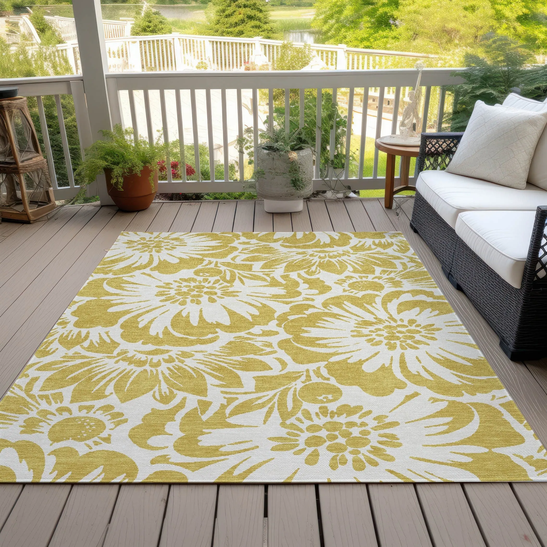 Machine Washable Indoor/ Outdoor Whimsy Floral Chantille Rug