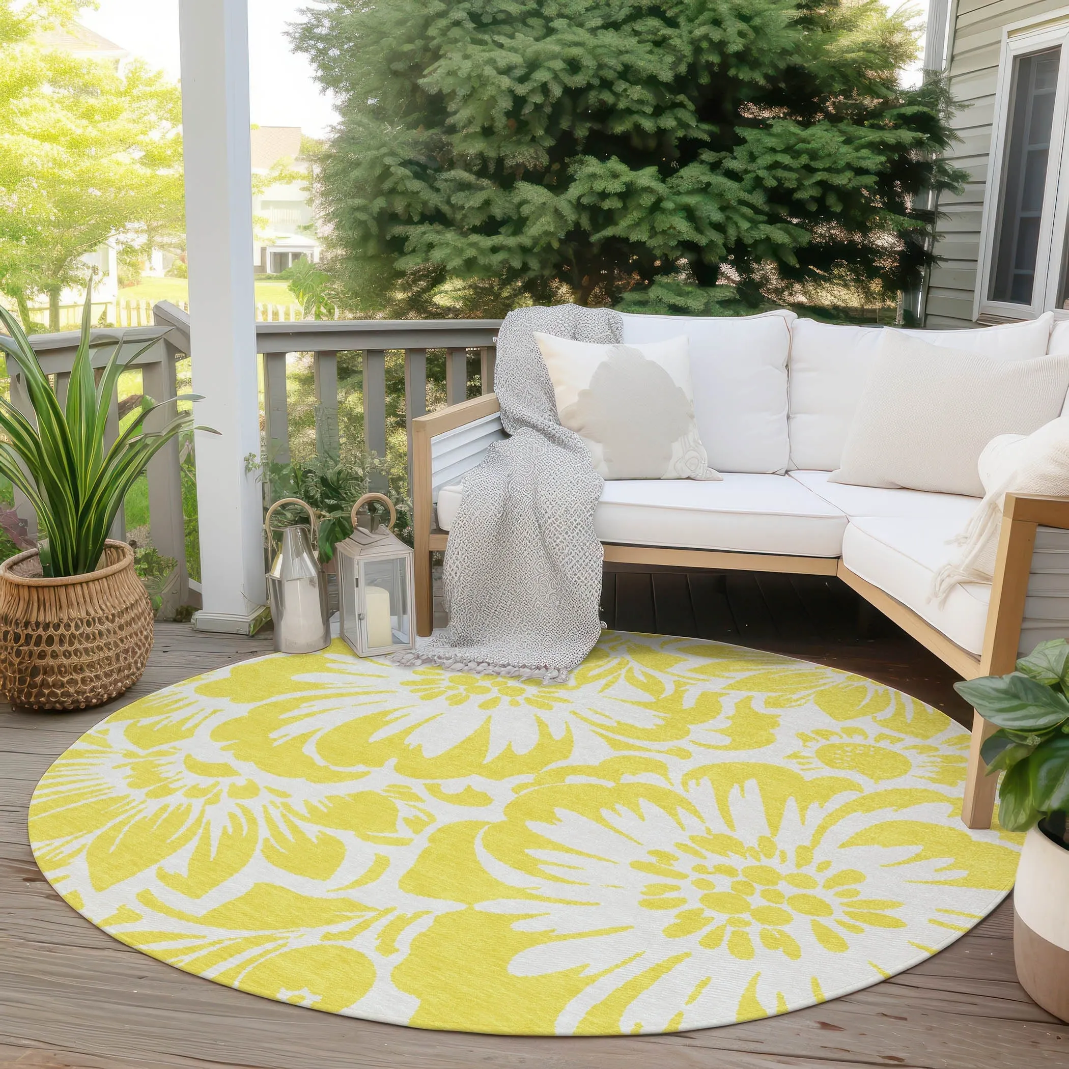 Machine Washable Indoor/ Outdoor Whimsy Floral Chantille Rug