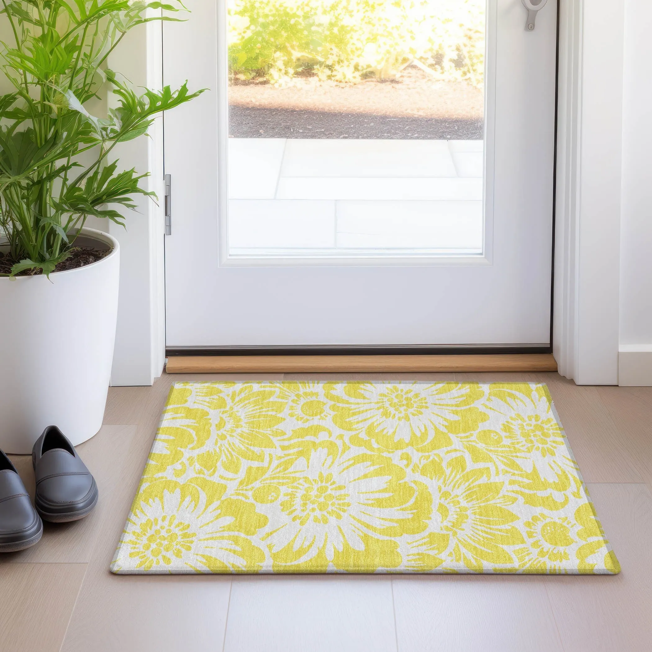 Machine Washable Indoor/ Outdoor Whimsy Floral Chantille Rug