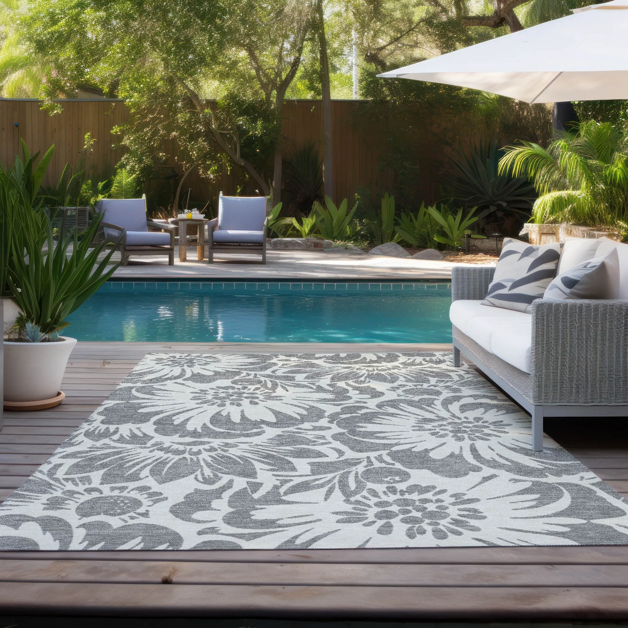 Machine Washable Indoor/ Outdoor Whimsy Floral Chantille Rug