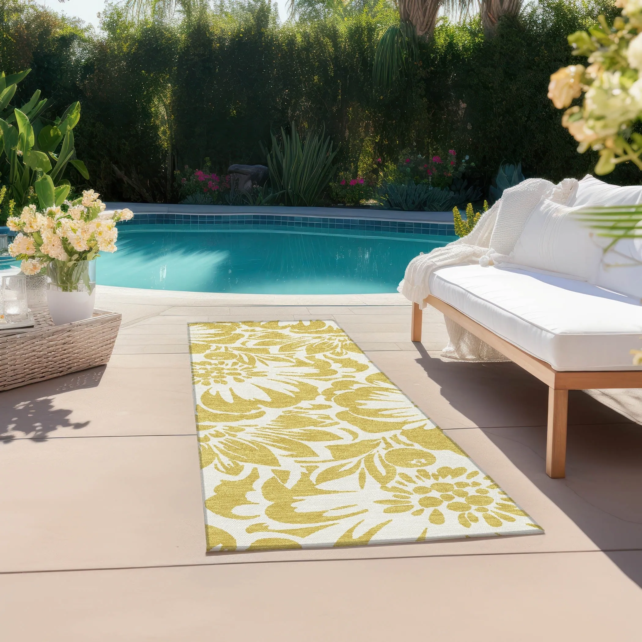 Machine Washable Indoor/ Outdoor Whimsy Floral Chantille Rug