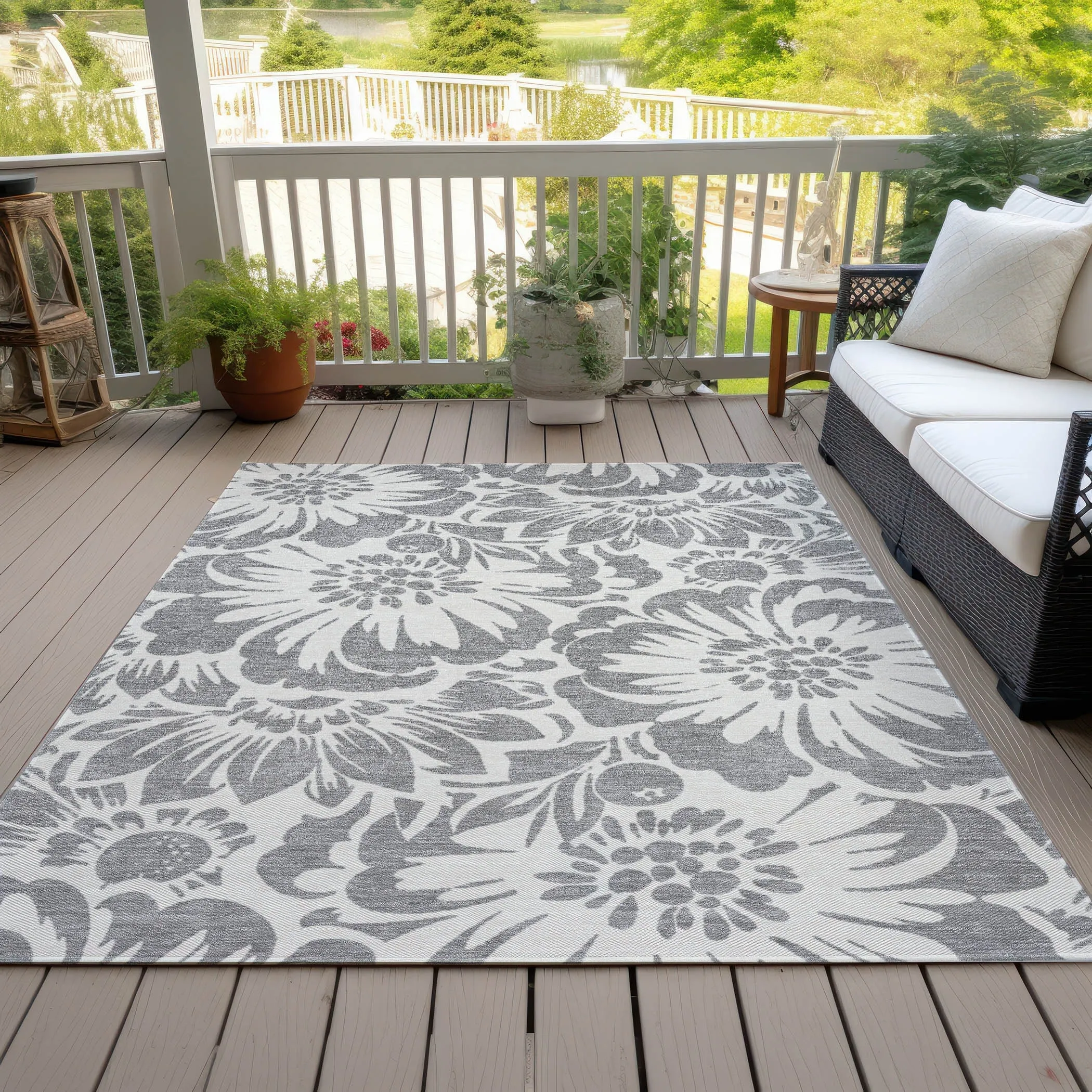 Machine Washable Indoor/ Outdoor Whimsy Floral Chantille Rug