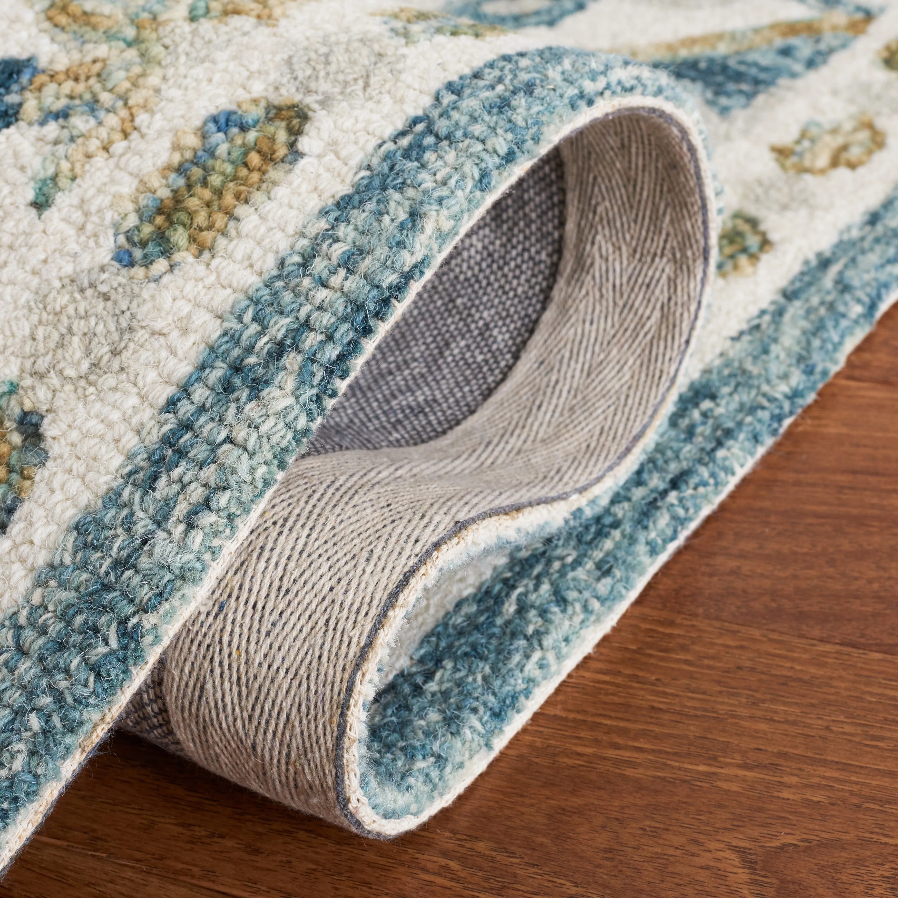Martha Stewart by SAFAVIEH Handmade Heleena Wool Rug