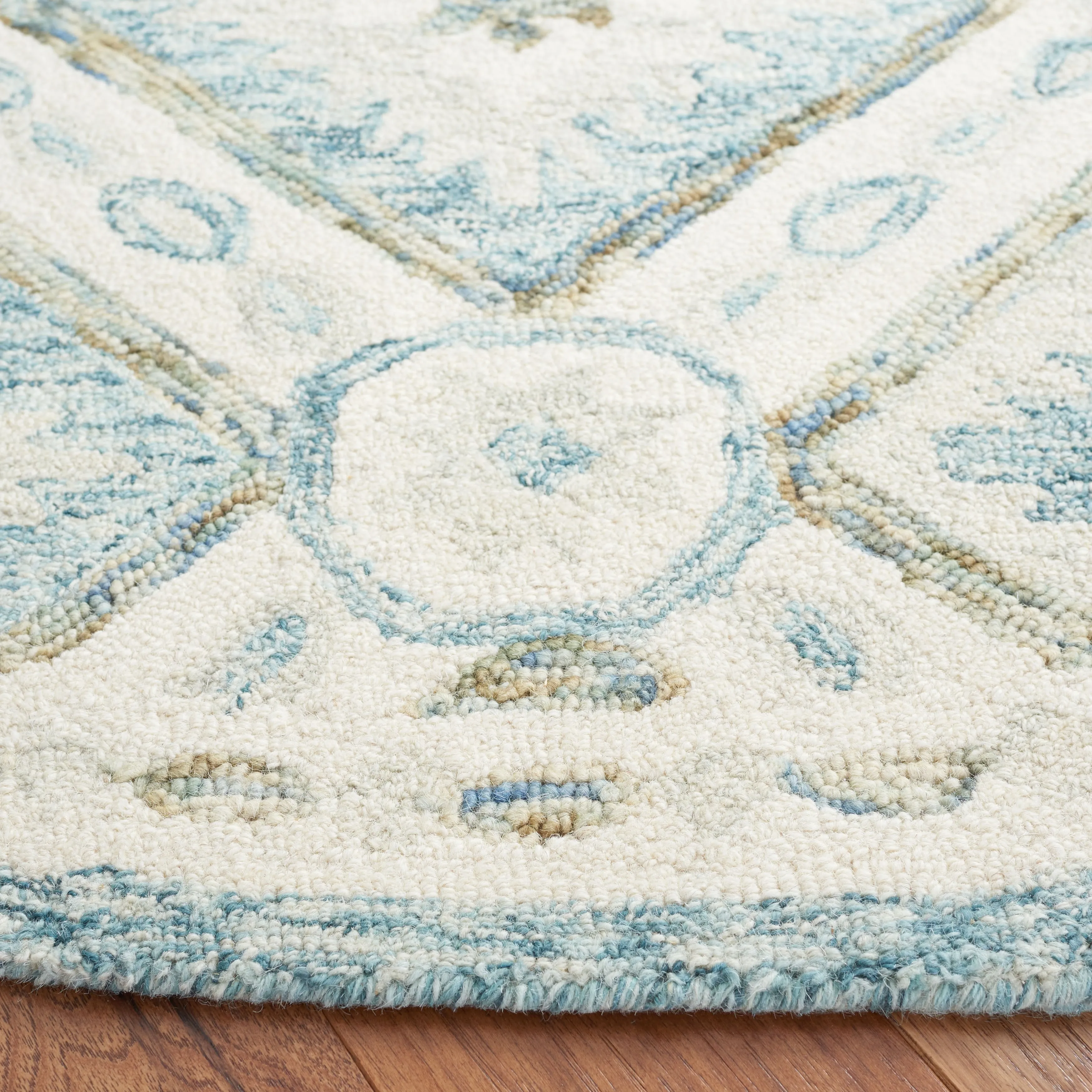 Martha Stewart by SAFAVIEH Handmade Heleena Wool Rug