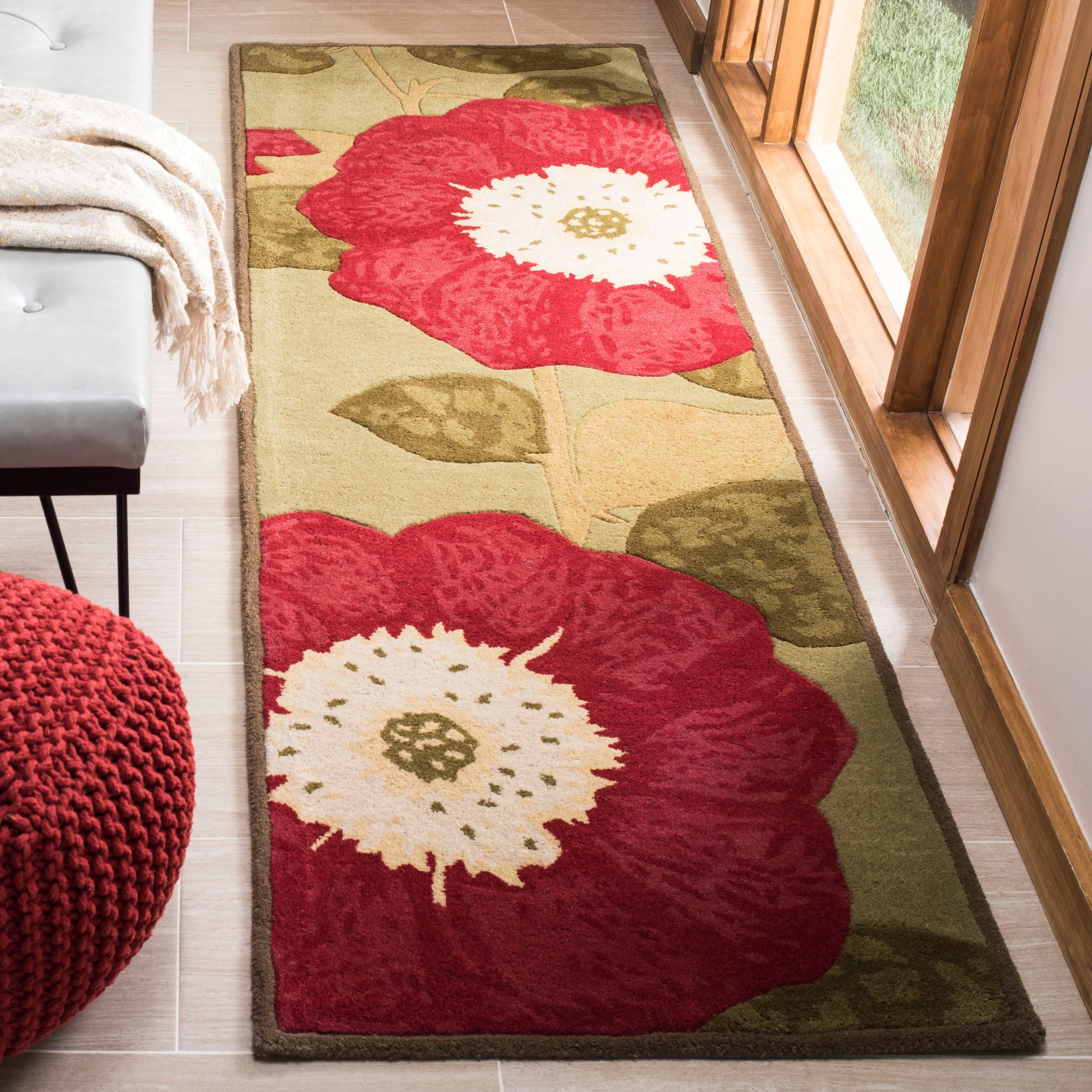Martha Stewart by SAFAVIEH Pauliina Floral Wool Rug