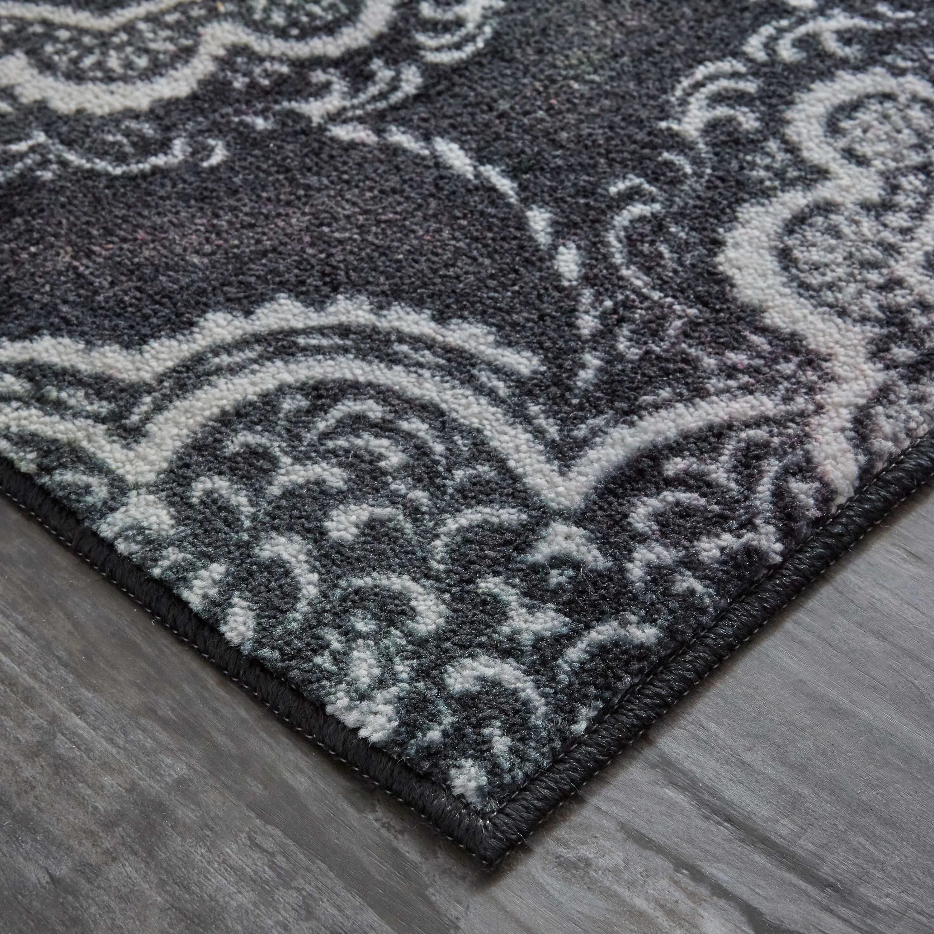 Mohawk Home Isabella Ornamental Medallion Area Rug
