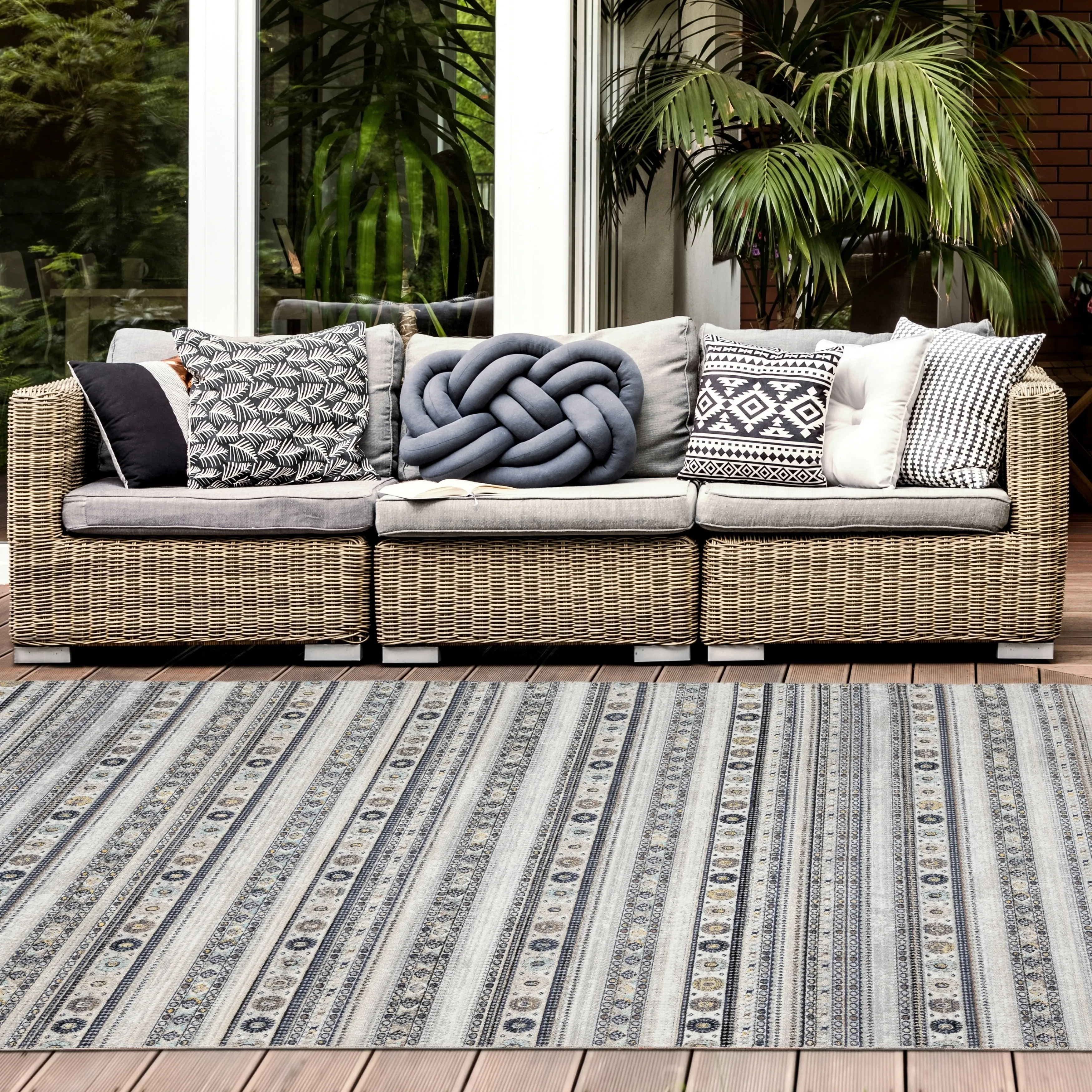 N Natori 24-Seven Outdoor/Indoor Tribal Southwestern Area Rug