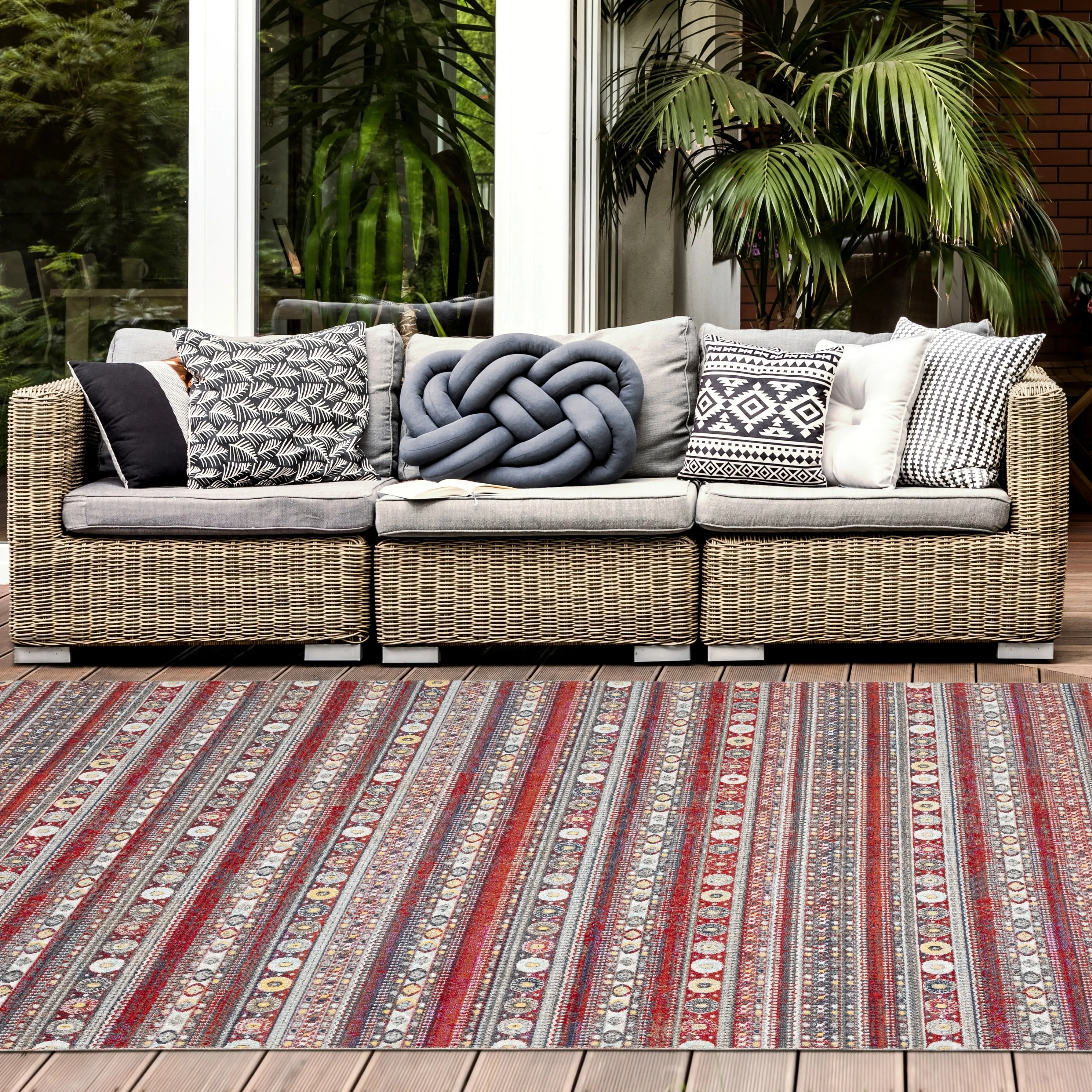 N Natori 24-Seven Outdoor/Indoor Tribal Southwestern Area Rug