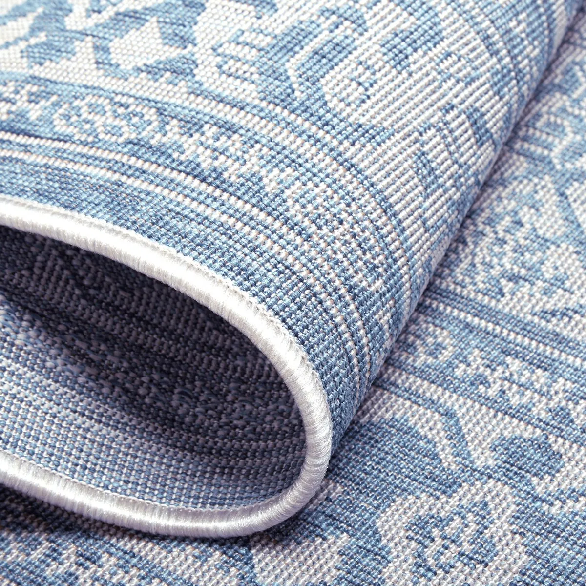Nicole Miller New York Patio Country Dahlia Indoor/Outdoor Area Rug