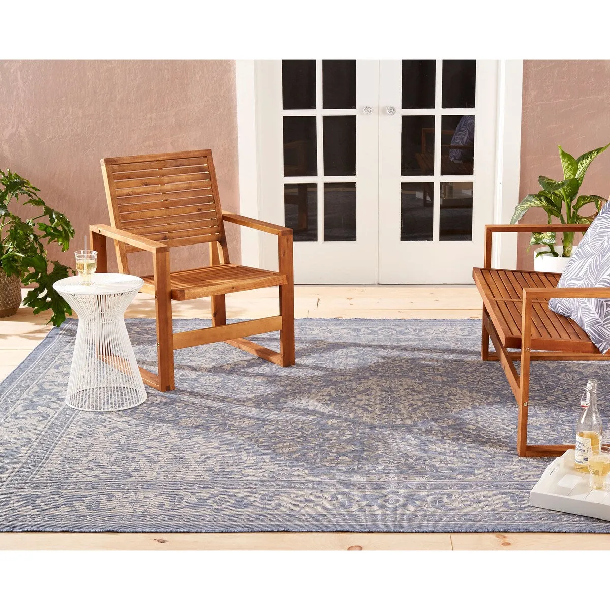 Nicole Miller New York Patio Country Dahlia Indoor/Outdoor Area Rug