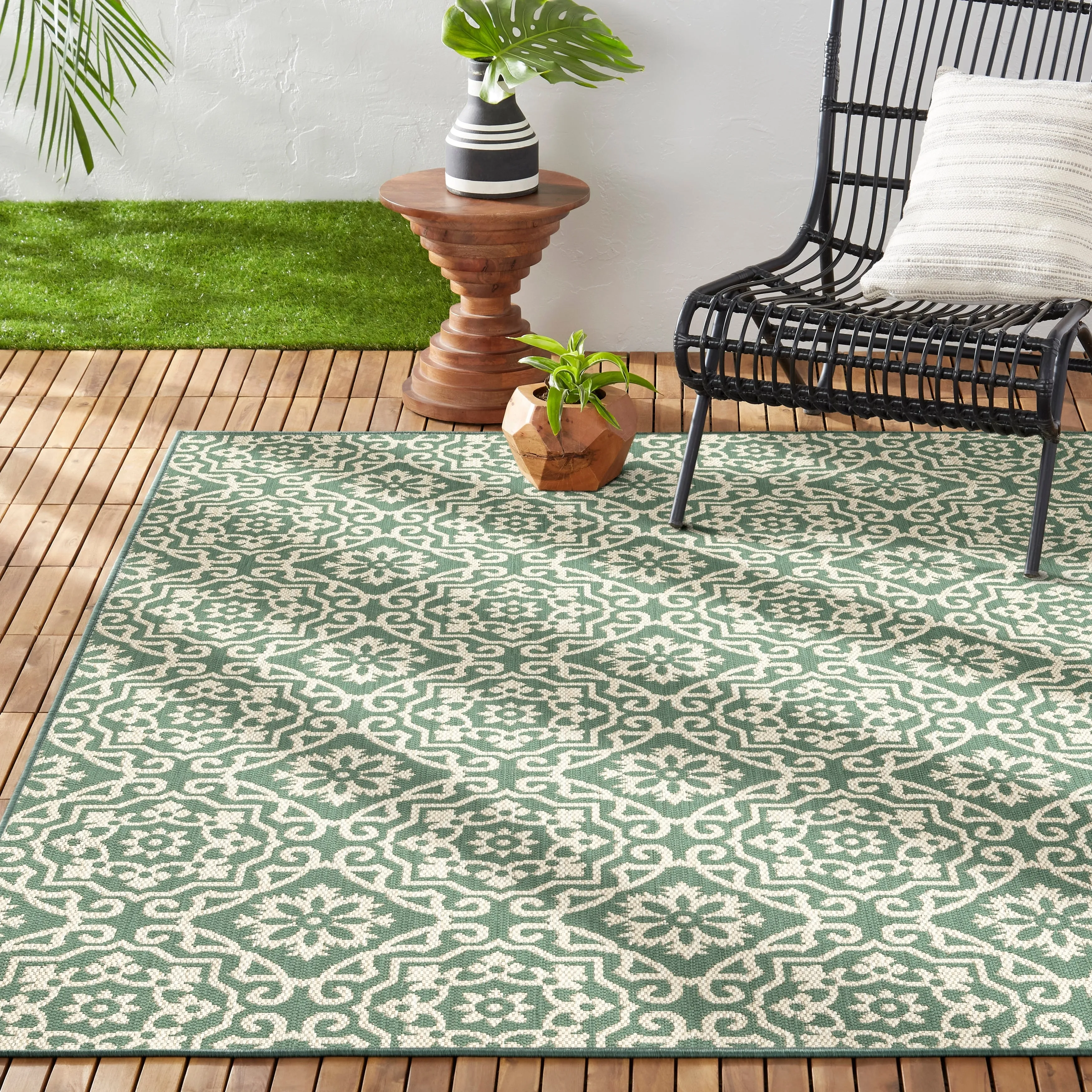 Nicole Miller New York Patio Country Danica Indoor/Outdoor Area Rug