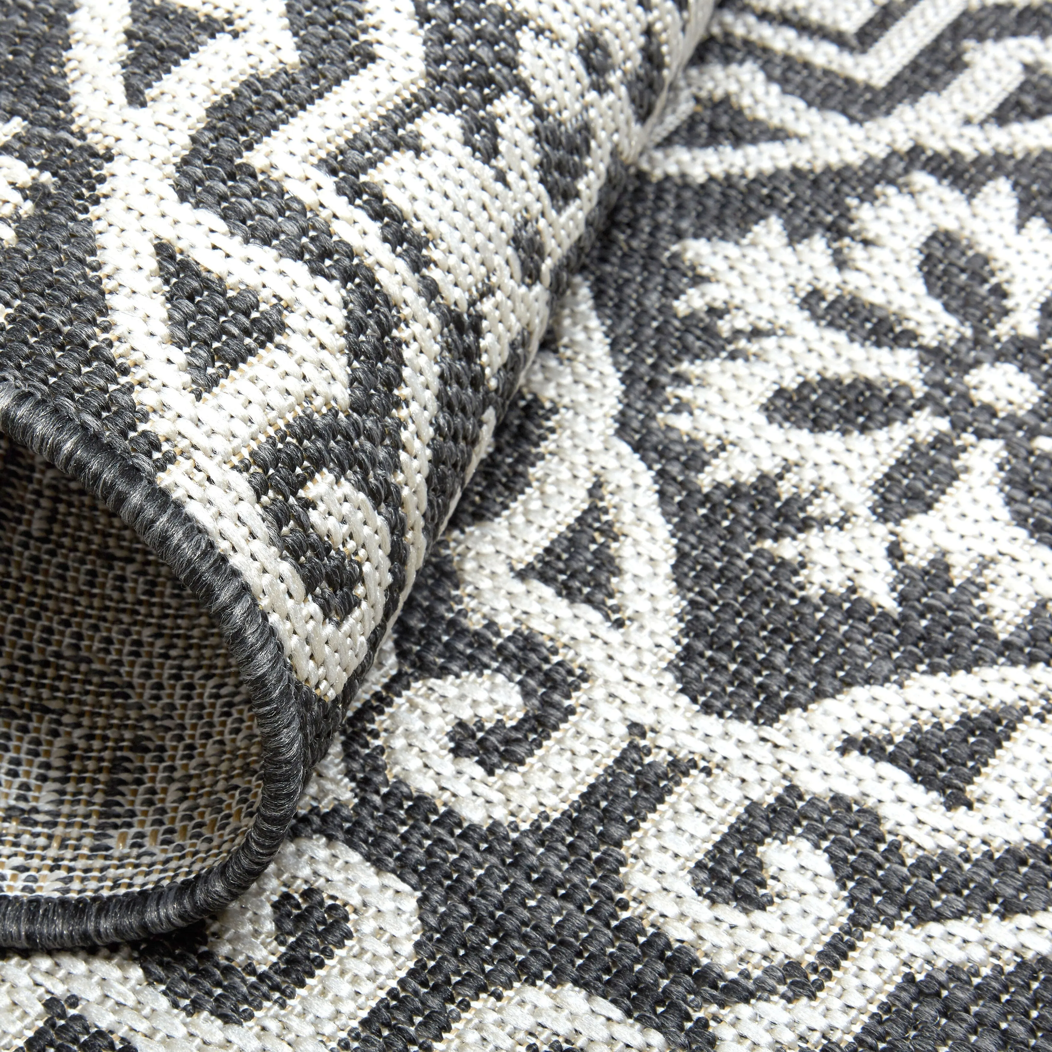 Nicole Miller New York Patio Country Danica Indoor/Outdoor Area Rug