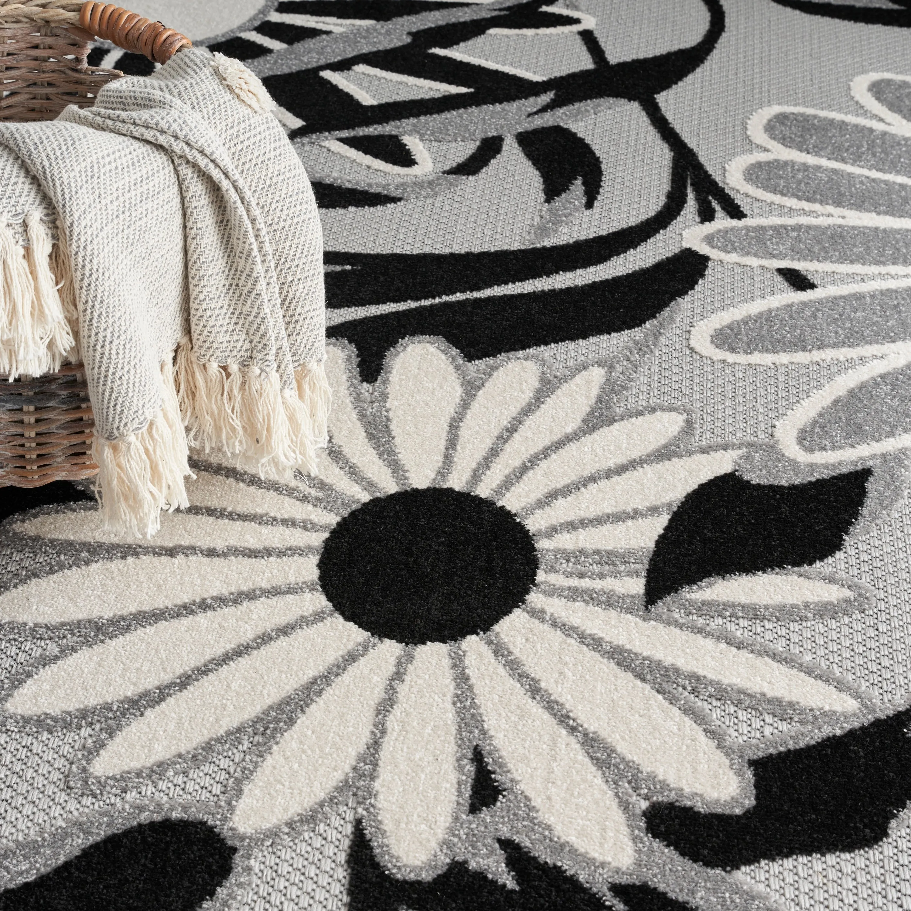 Nourison Alice Indoor/Outdoor Floral Area Rug.