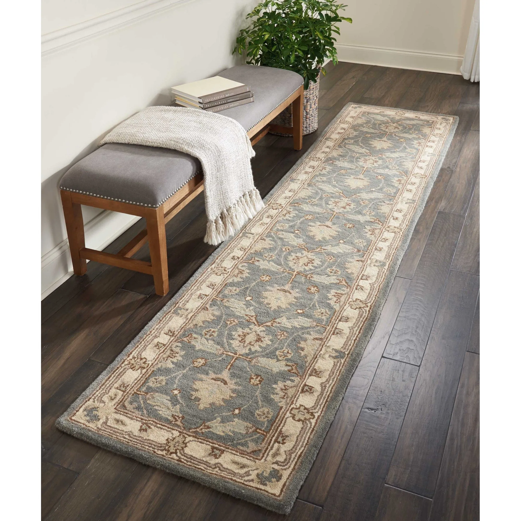 Nourison Hand-tufted Wool Persian Vine and Bloom Area Rug