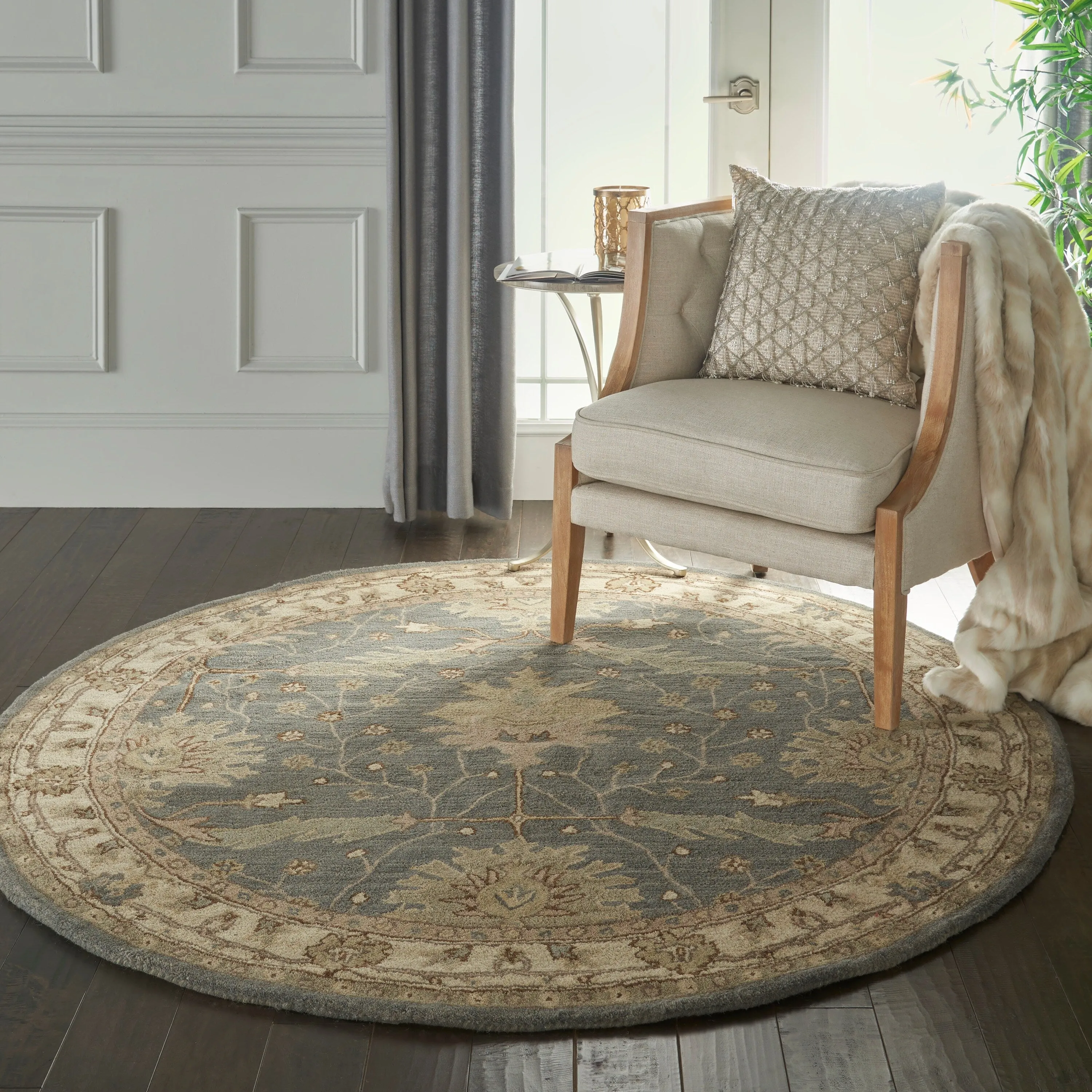 Nourison Hand-tufted Wool Persian Vine and Bloom Area Rug