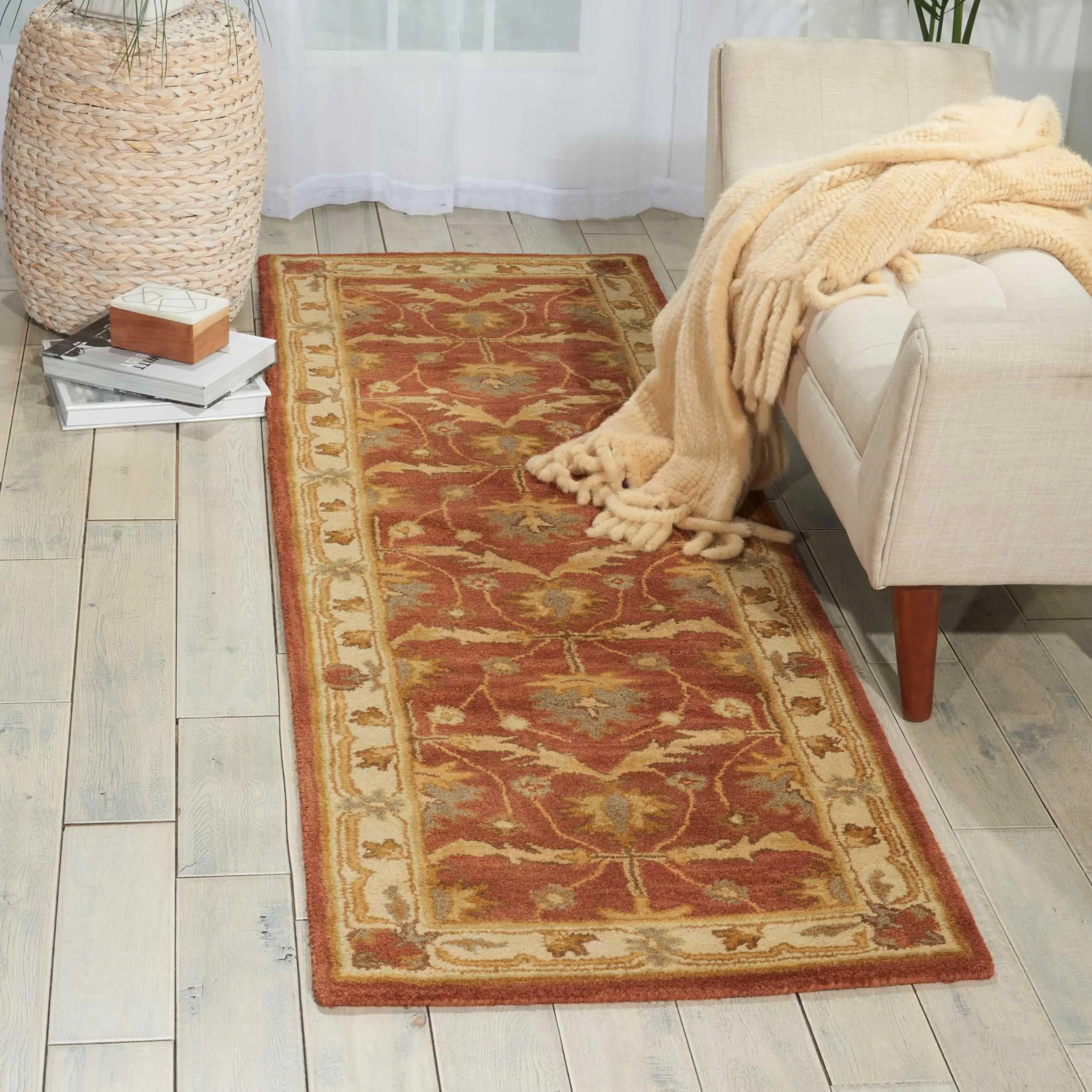Nourison Hand-tufted Wool Persian Vine and Bloom Area Rug