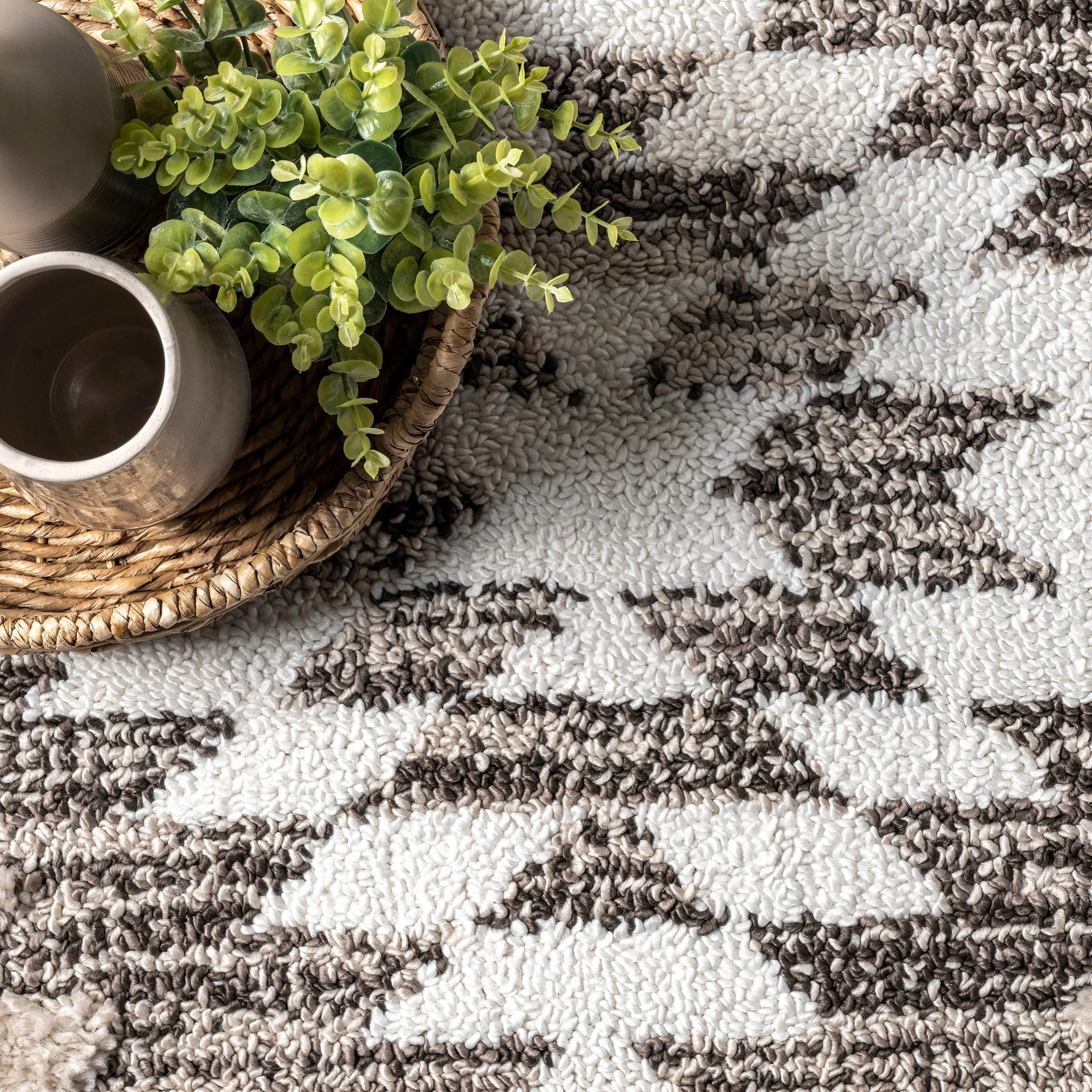 Nuloom Adelade Aztec High Low Shaggy Tassel Area Rug