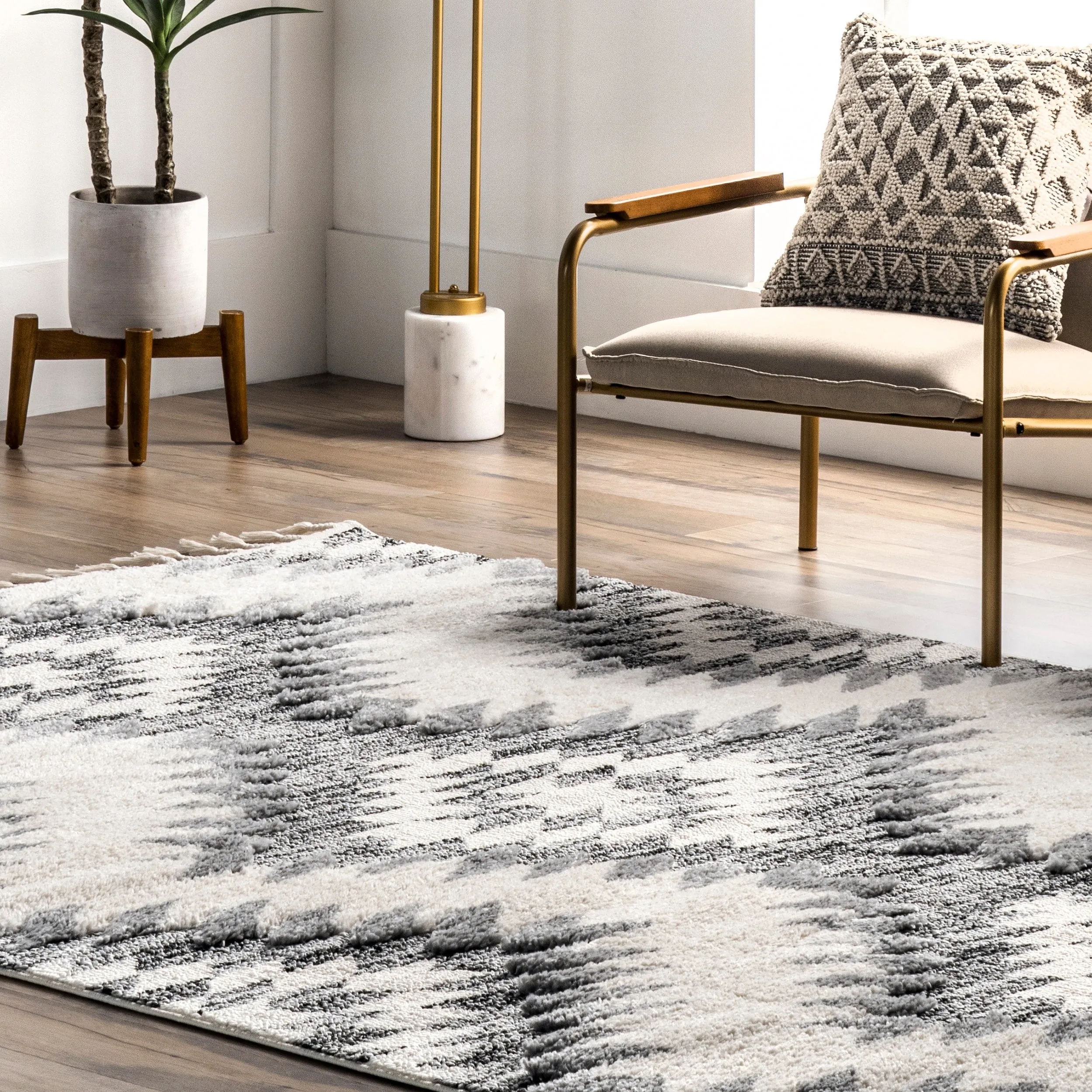 Nuloom Adelade Aztec High Low Shaggy Tassel Area Rug