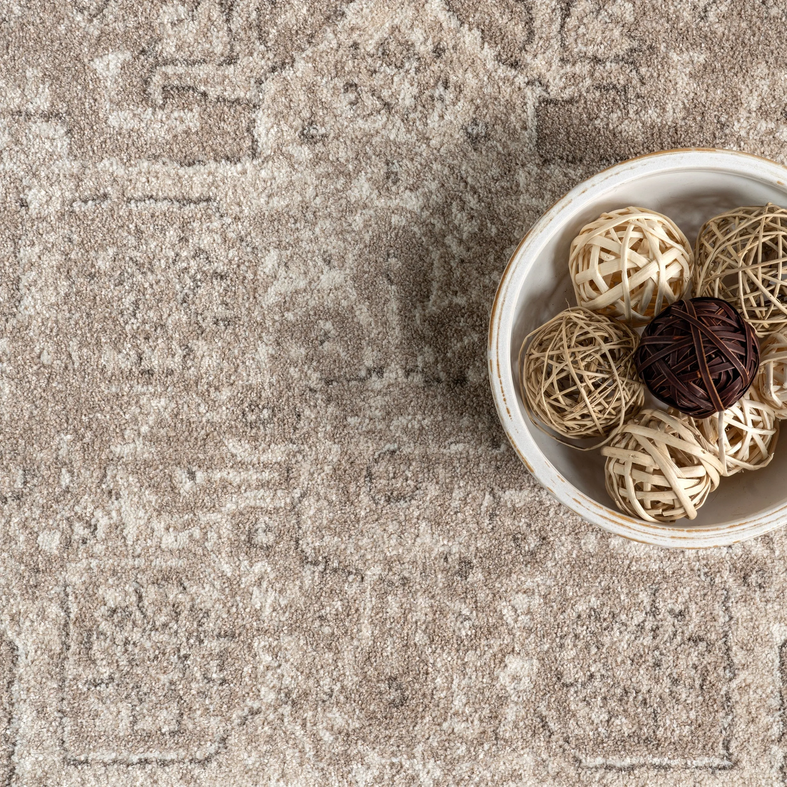 Nuloom Gena Distressed Transitional Medallion Area Rug