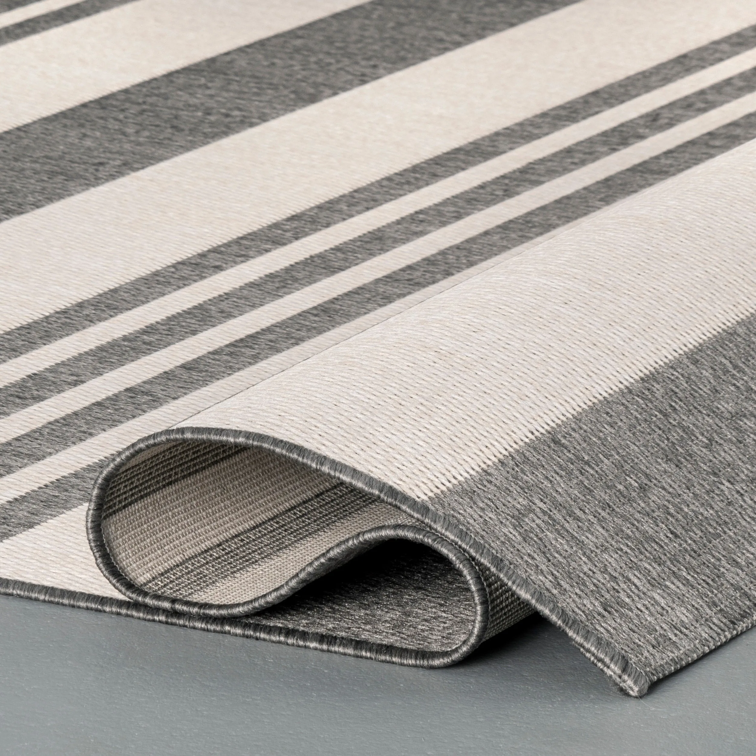 Nuloom Kristen Striped Indoor/Outdoor Area Rug