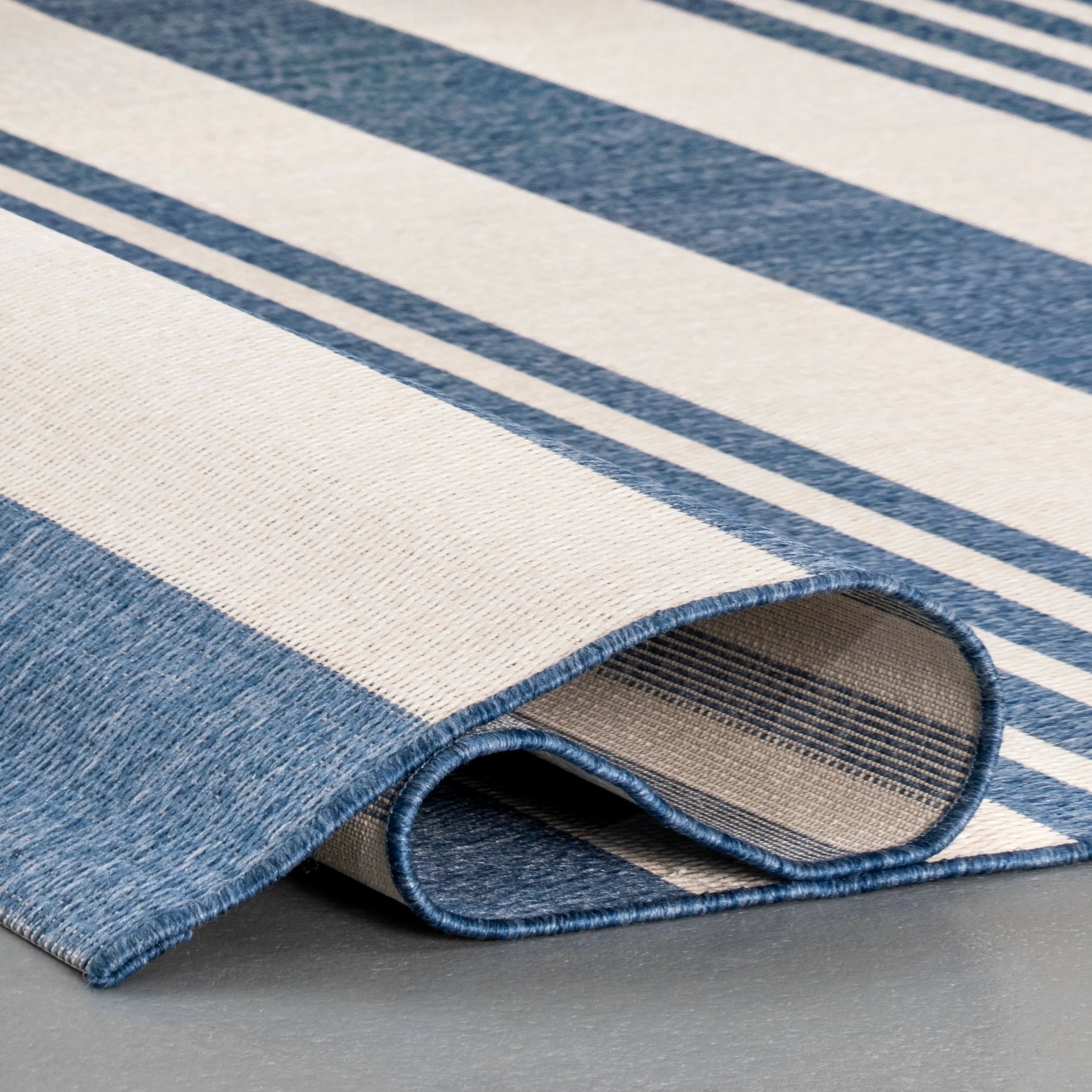 Nuloom Kristen Striped Indoor/Outdoor Area Rug