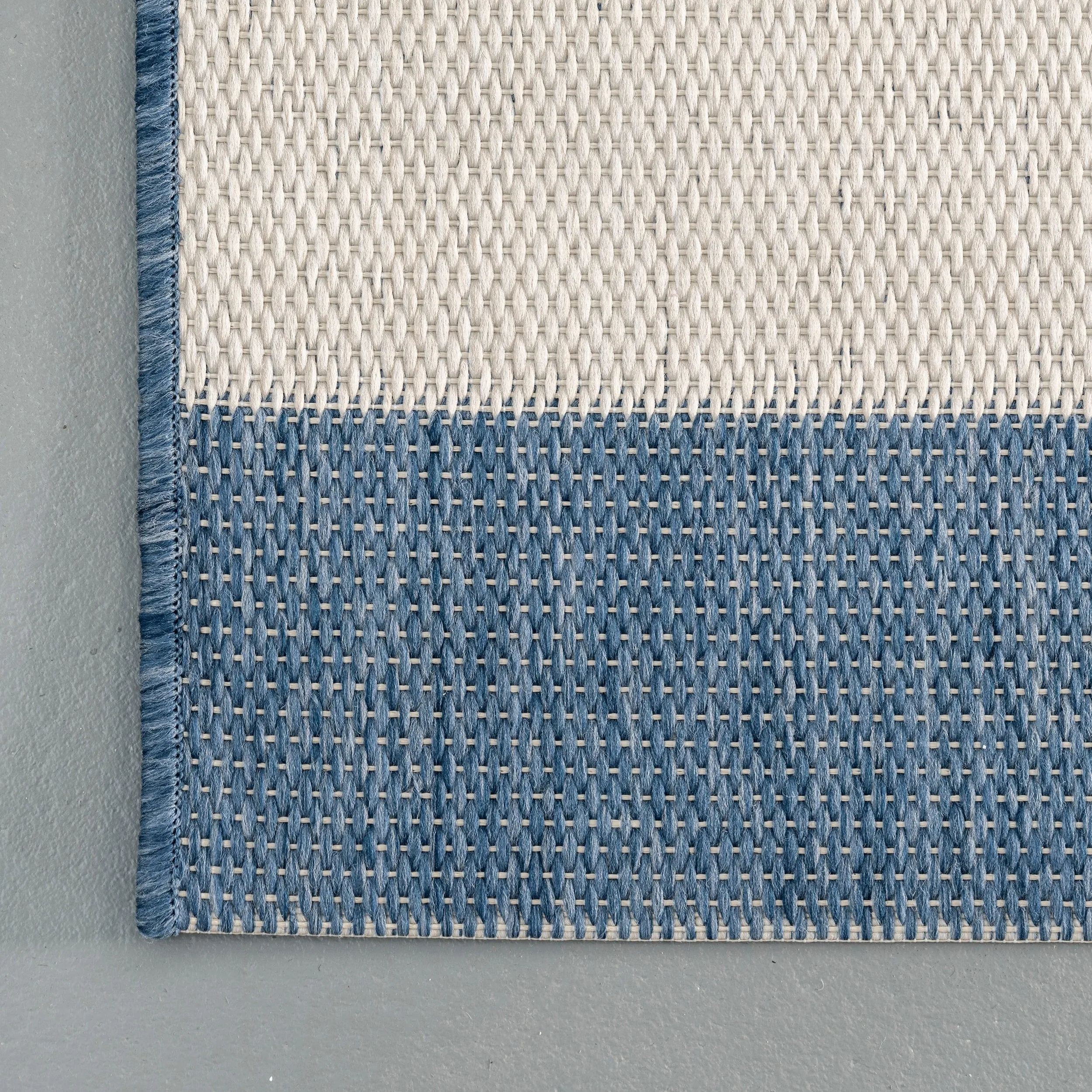 Nuloom Kristen Striped Indoor/Outdoor Area Rug