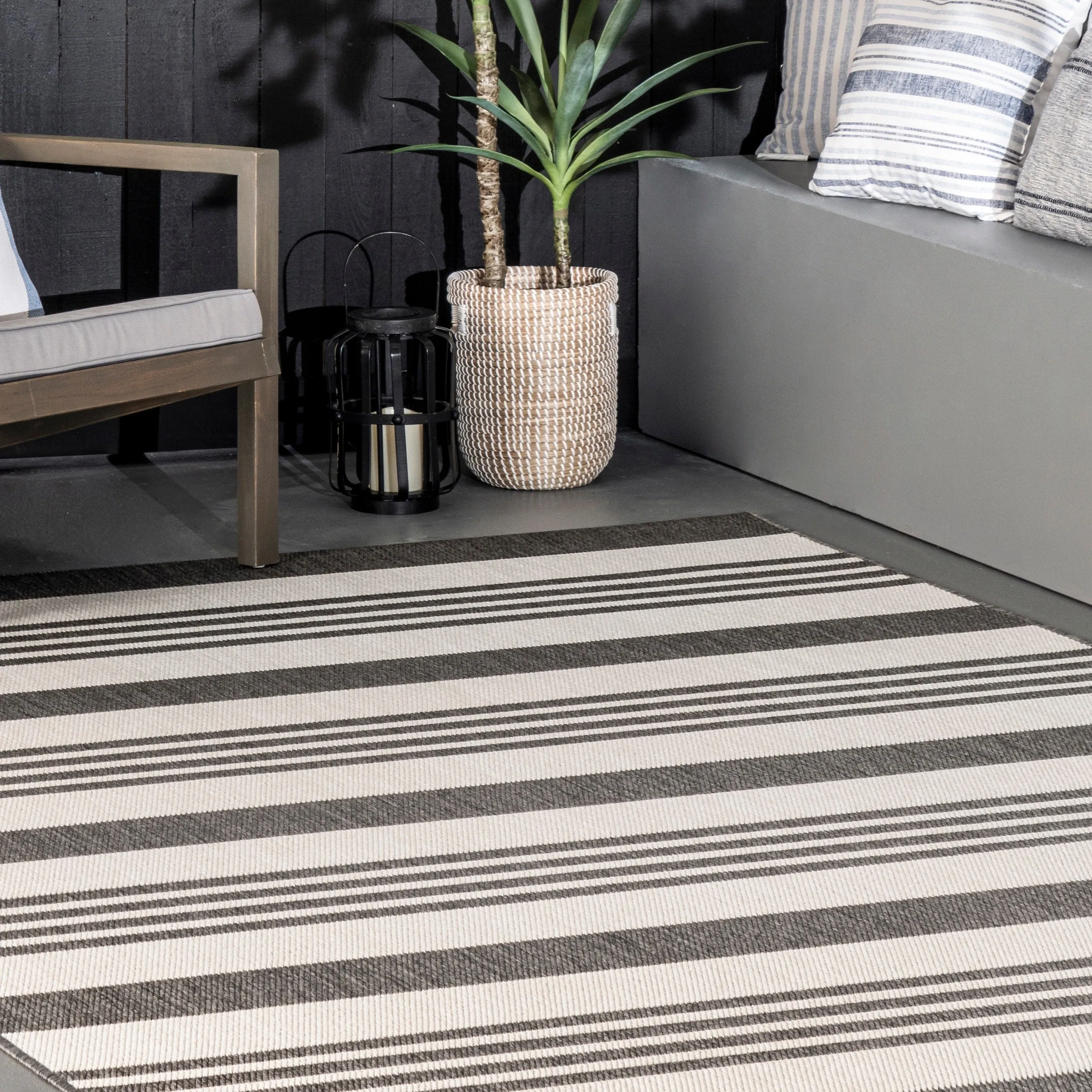 Nuloom Kristen Striped Indoor/Outdoor Area Rug