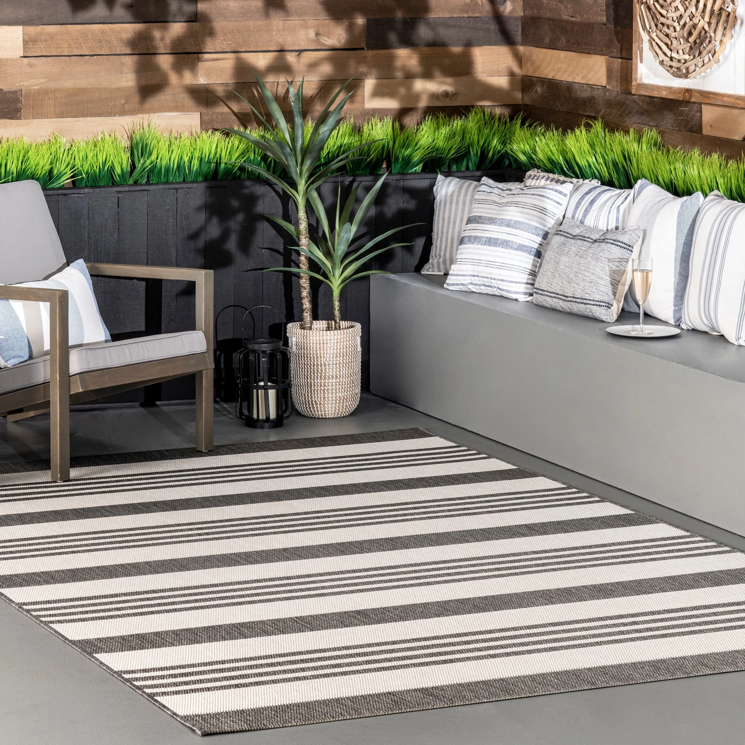 Nuloom Kristen Striped Indoor/Outdoor Area Rug