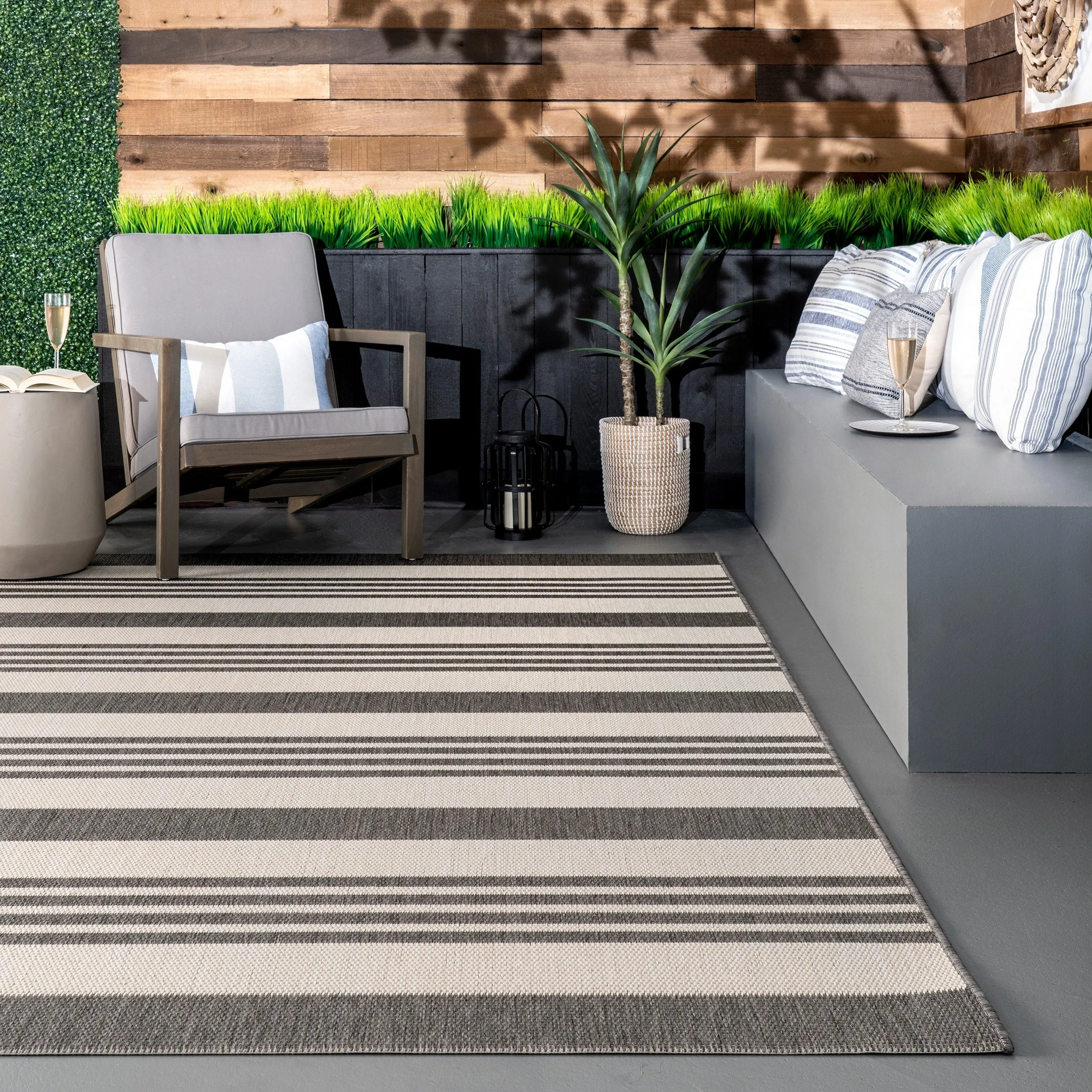 Nuloom Kristen Striped Indoor/Outdoor Area Rug